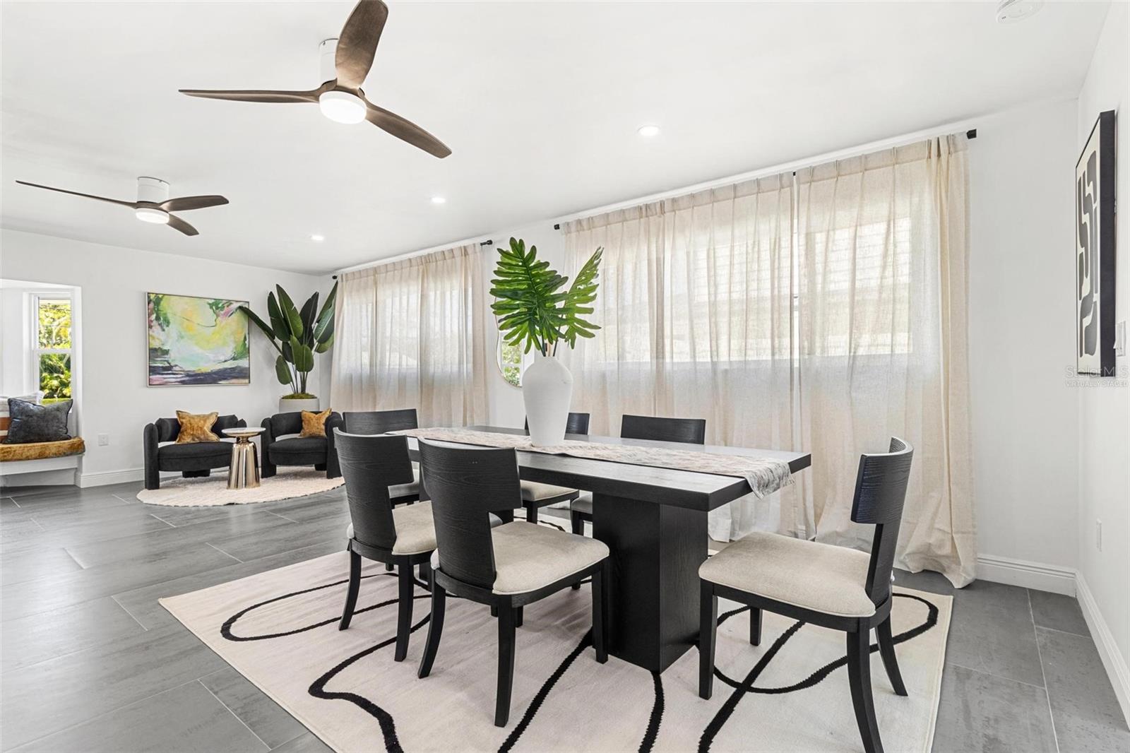 Image 16 of 61 For 380 Colony Point Road S