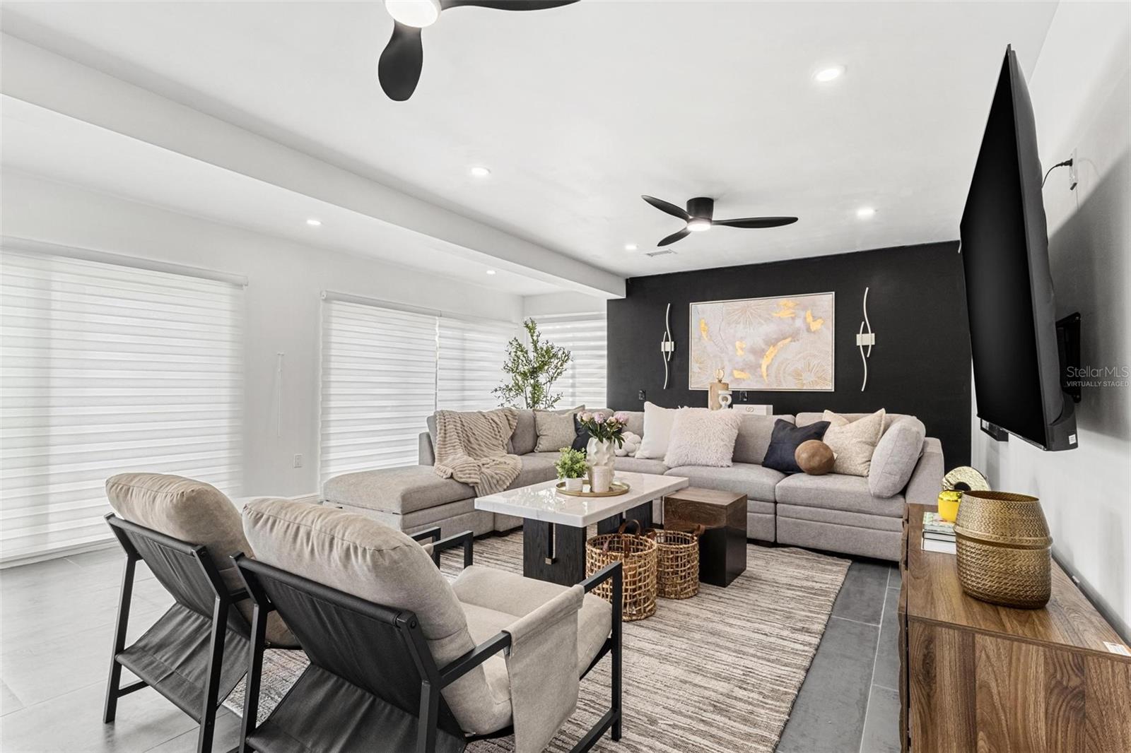 Image 20 of 61 For 380 Colony Point Road S