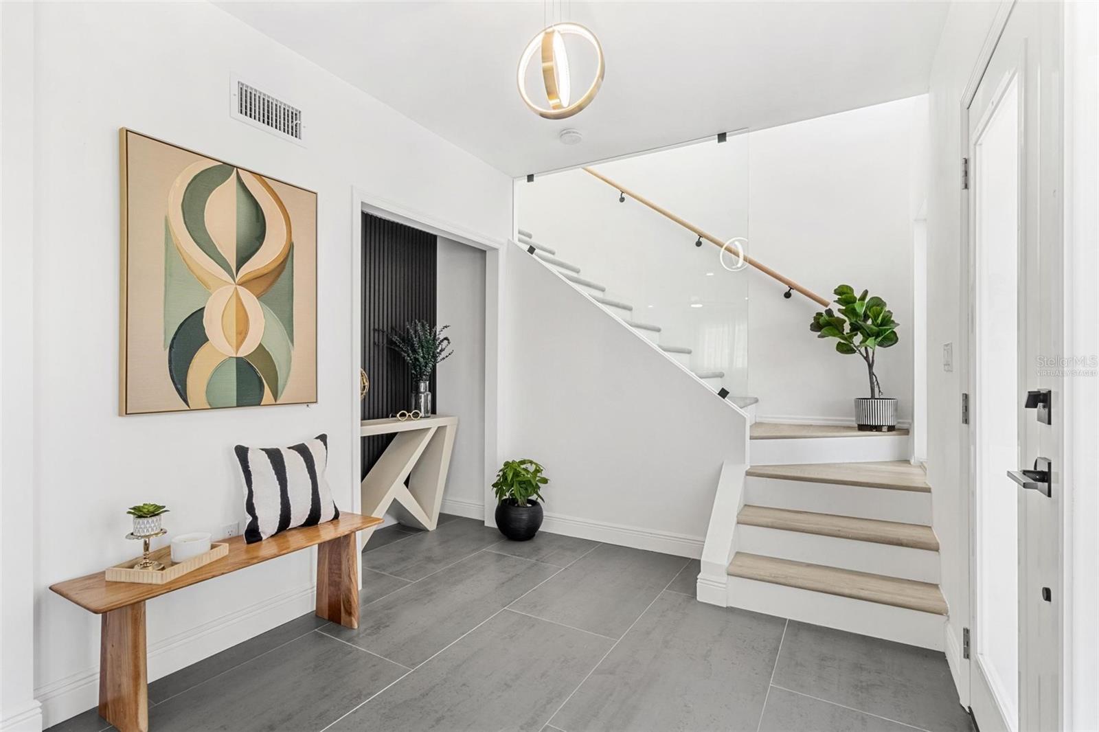 Image 22 of 61 For 380 Colony Point Road S