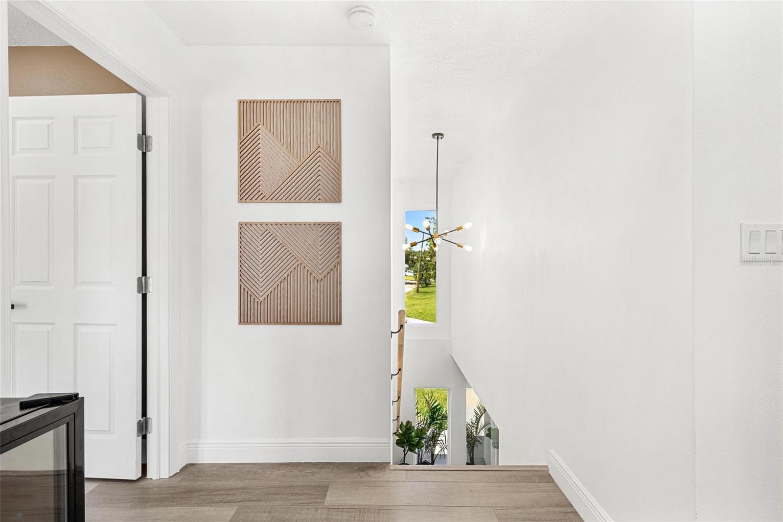 Image 23 of 61 For 380 Colony Point Road S