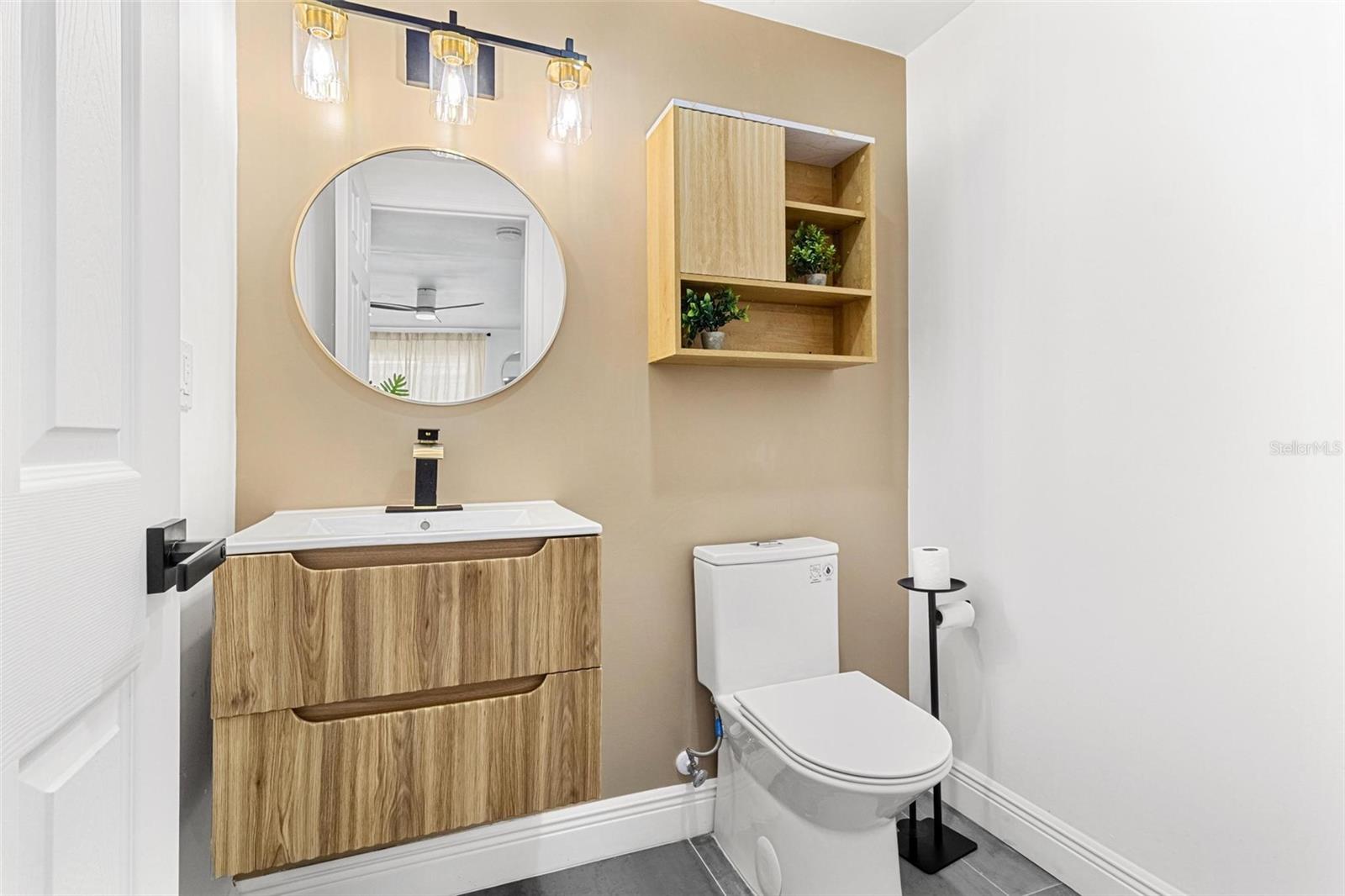 Image 25 of 61 For 380 Colony Point Road S