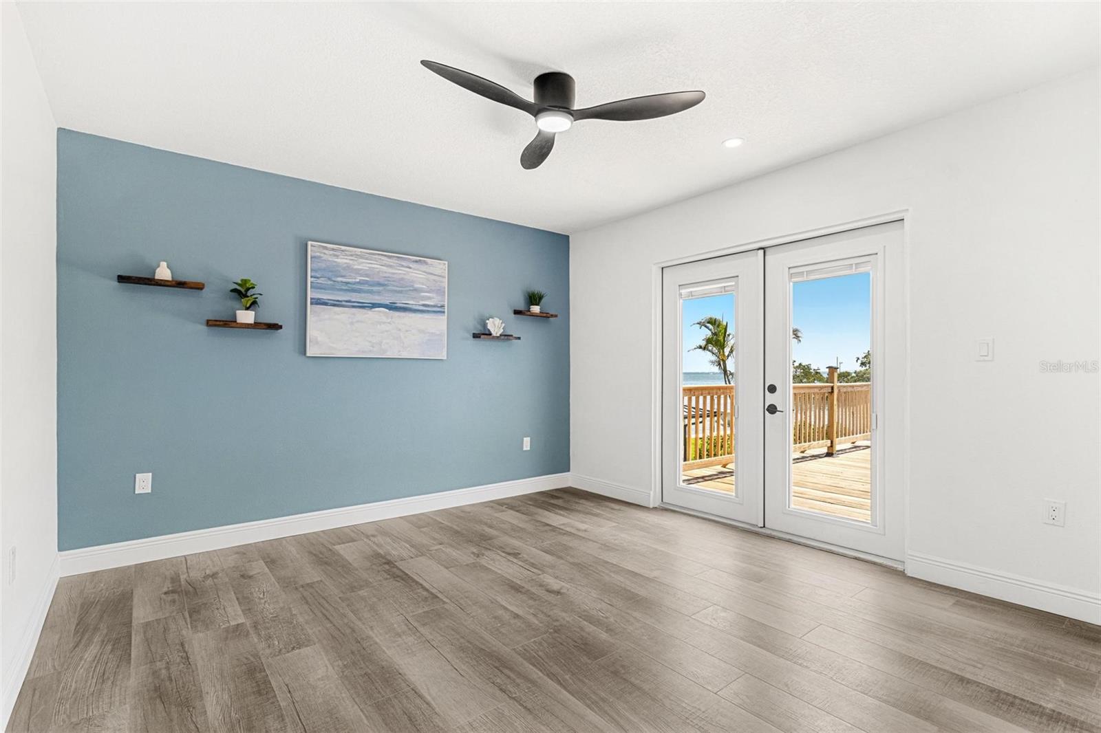 Image 38 of 61 For 380 Colony Point Road S