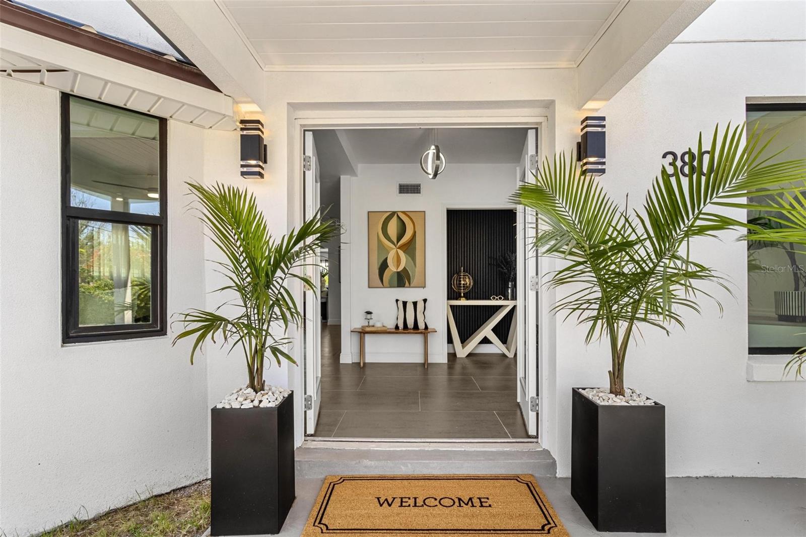 Image 4 of 61 For 380 Colony Point Road S