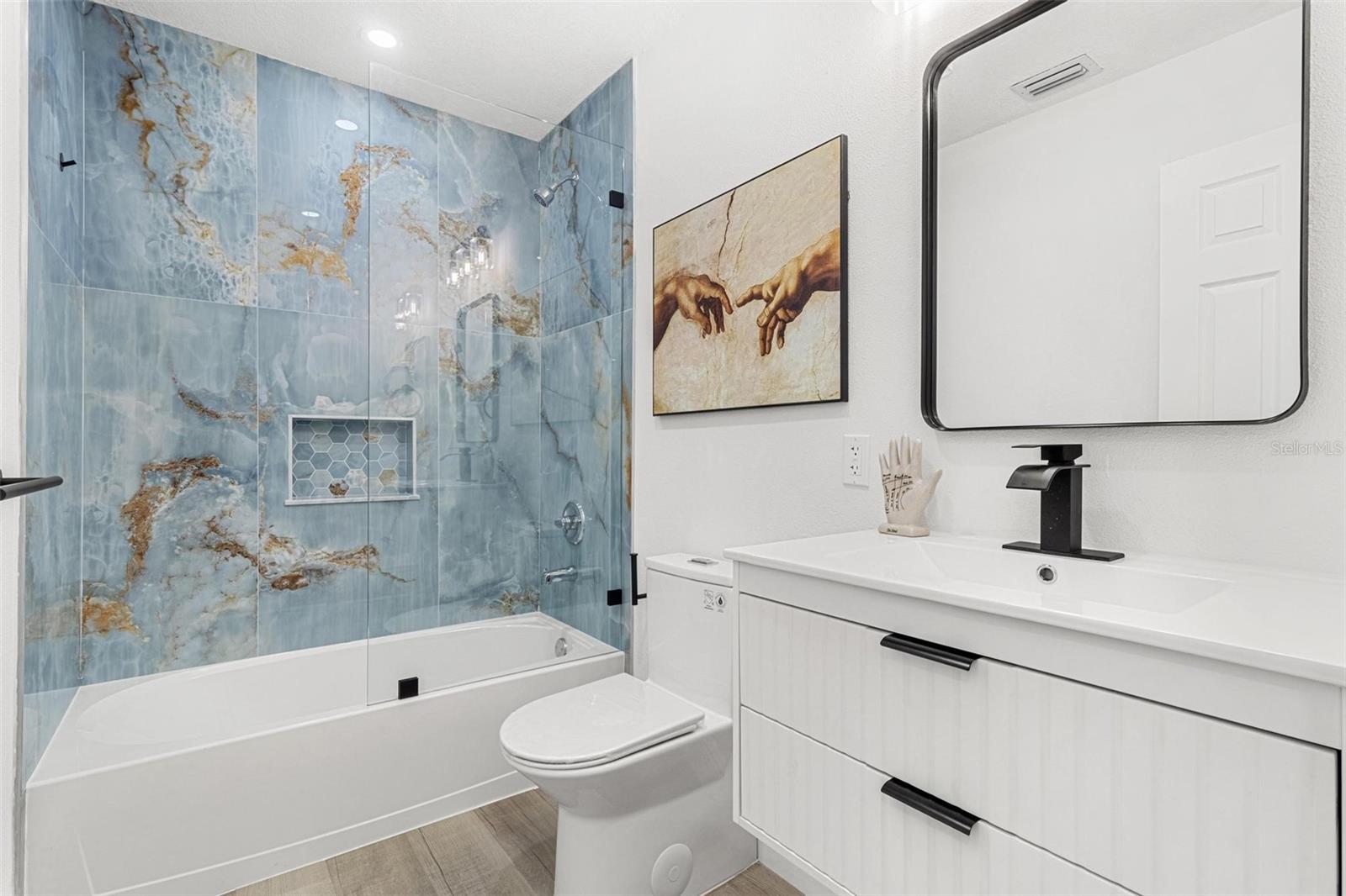 Image 43 of 61 For 380 Colony Point Road S