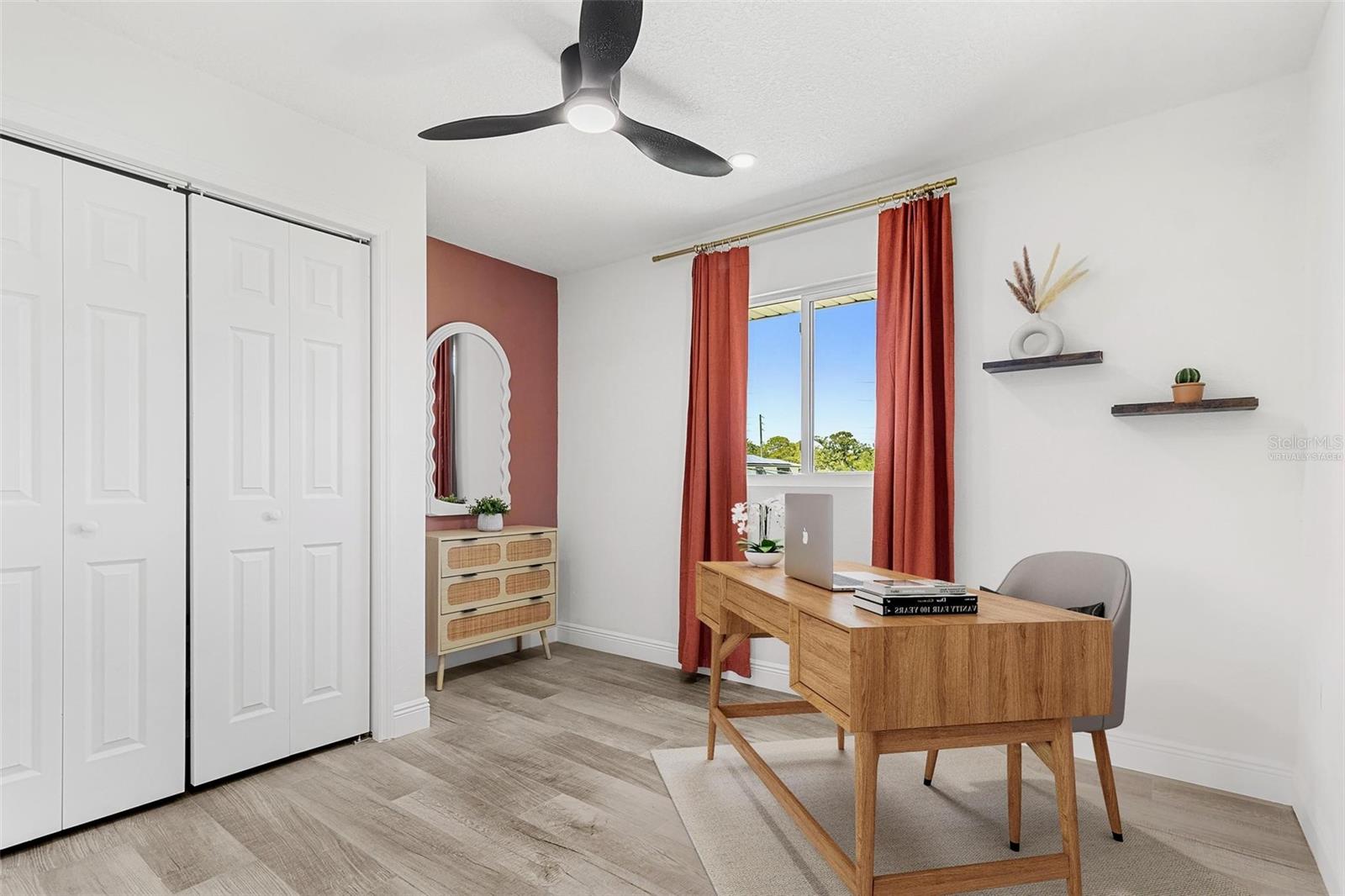 Image 45 of 61 For 380 Colony Point Road S