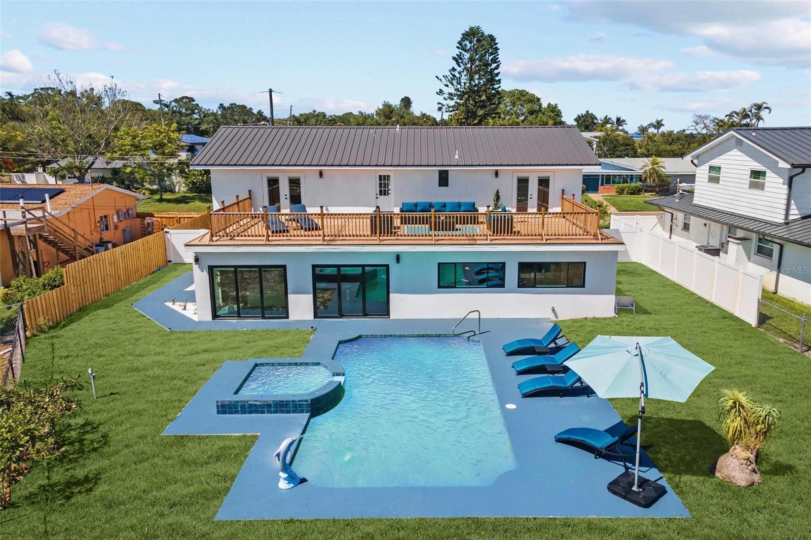 Image 49 of 61 For 380 Colony Point Road S