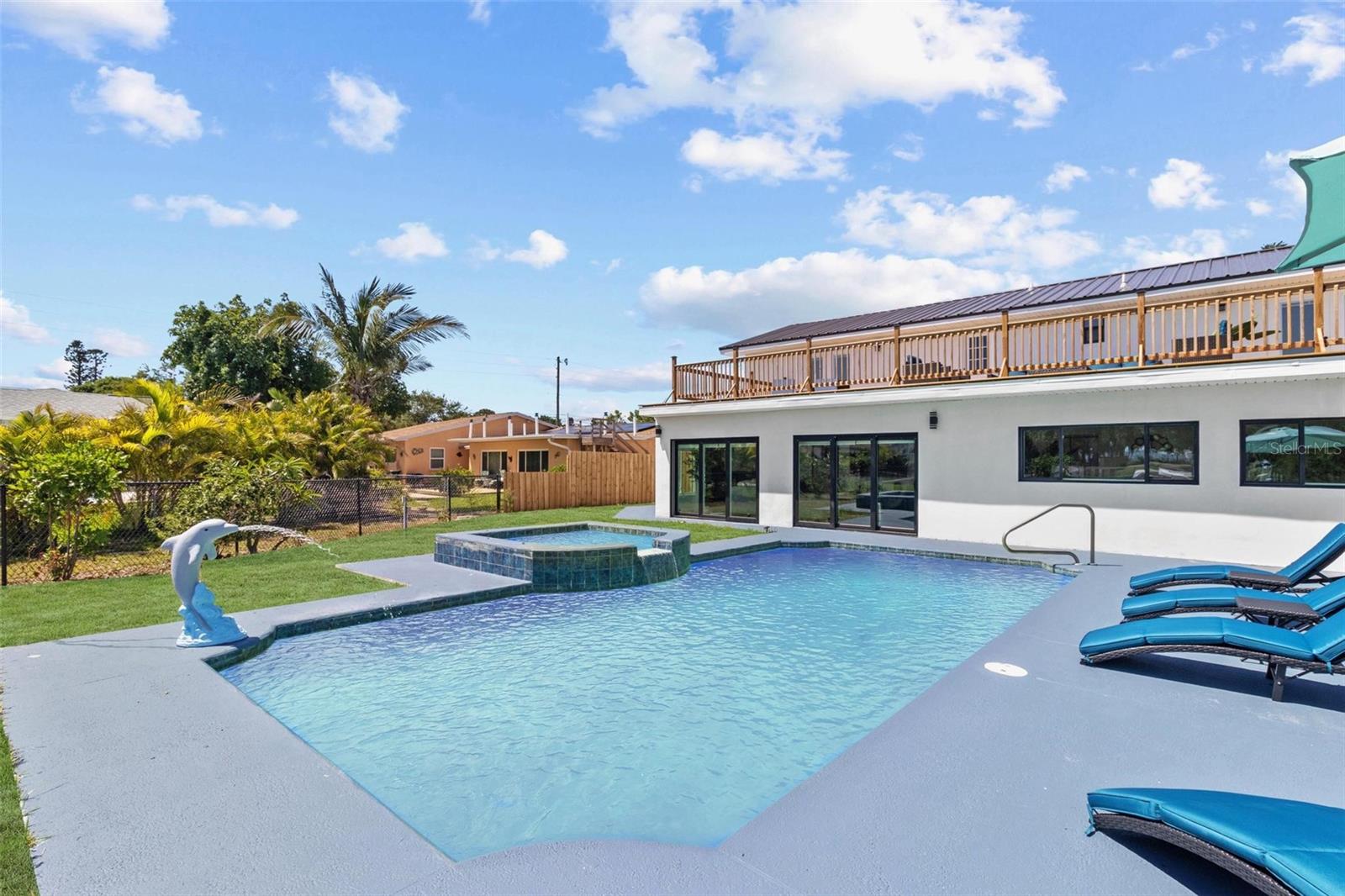 Image 50 of 61 For 380 Colony Point Road S