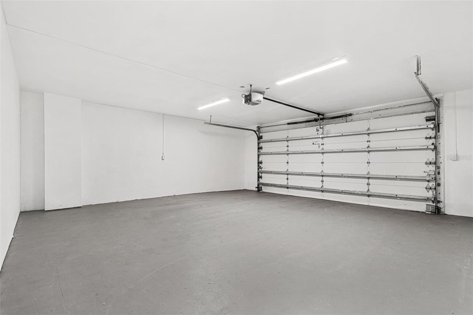 Image 54 of 61 For 380 Colony Point Road S