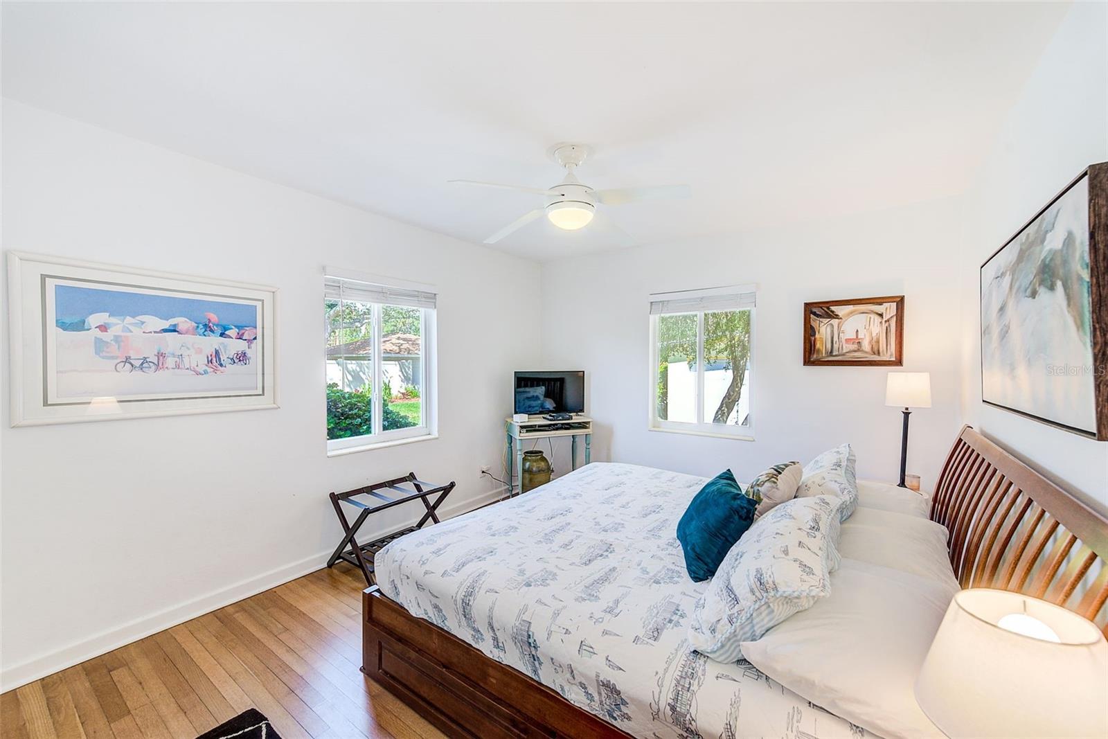 Image 18 of 50 For 240-242 Mateo Way Ne