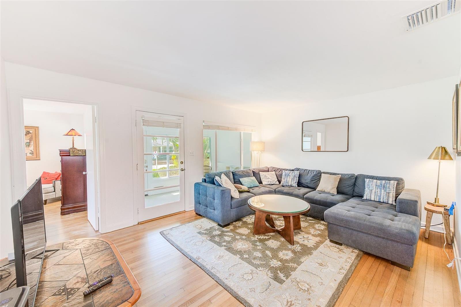 Image 23 of 50 For 240-242 Mateo Way Ne