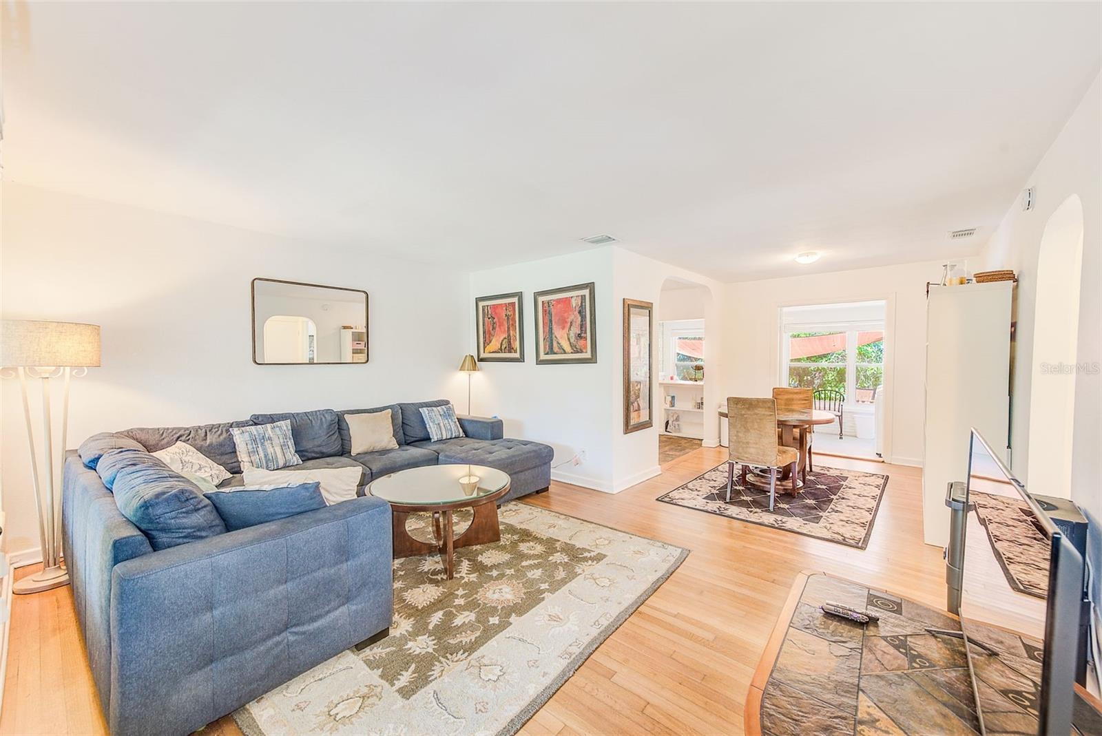 Image 24 of 50 For 240-242 Mateo Way Ne