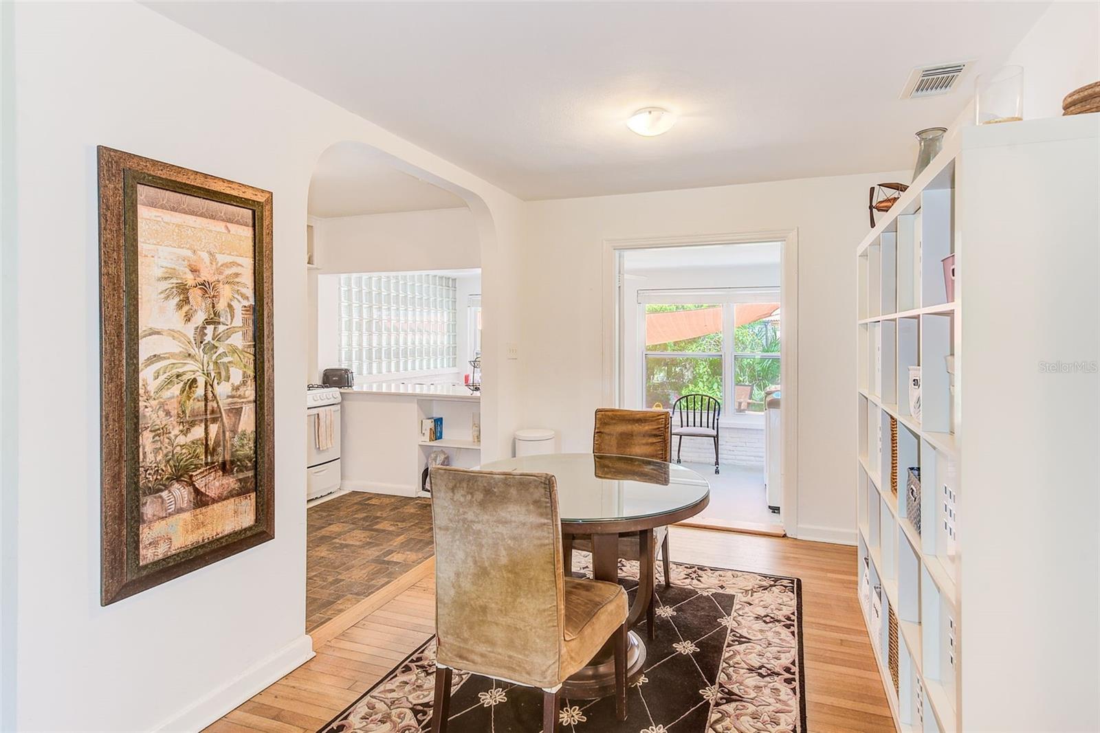 Image 26 of 50 For 240-242 Mateo Way Ne