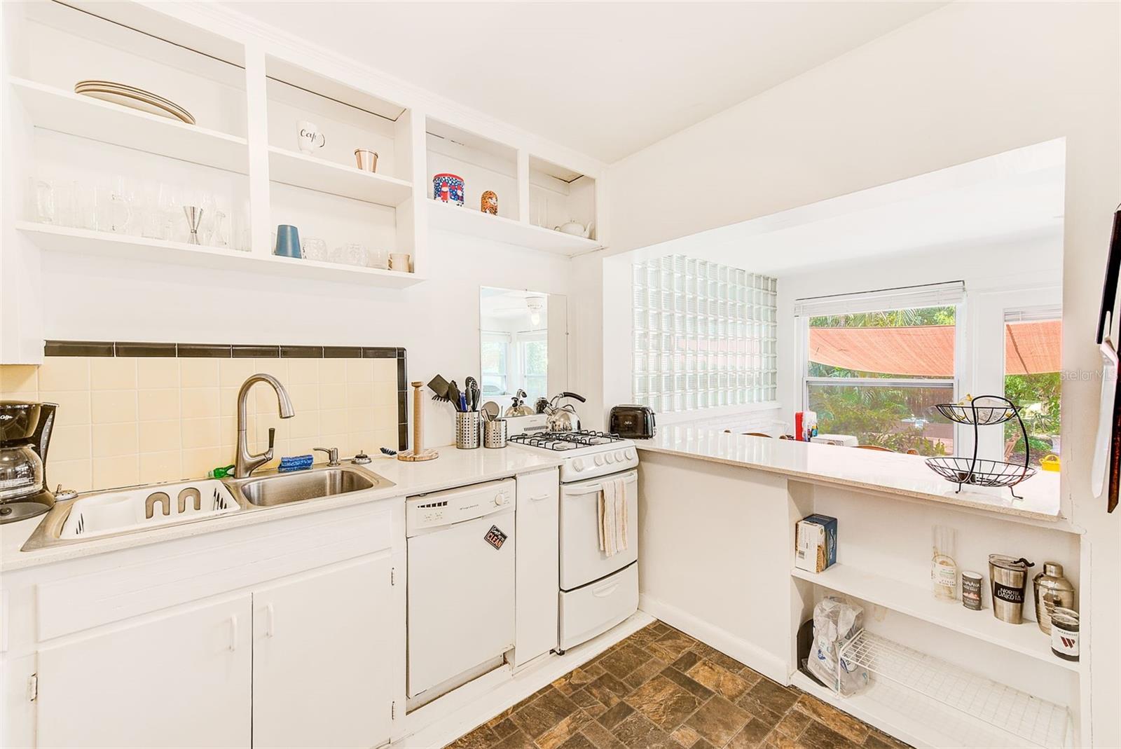 Image 29 of 50 For 240-242 Mateo Way Ne