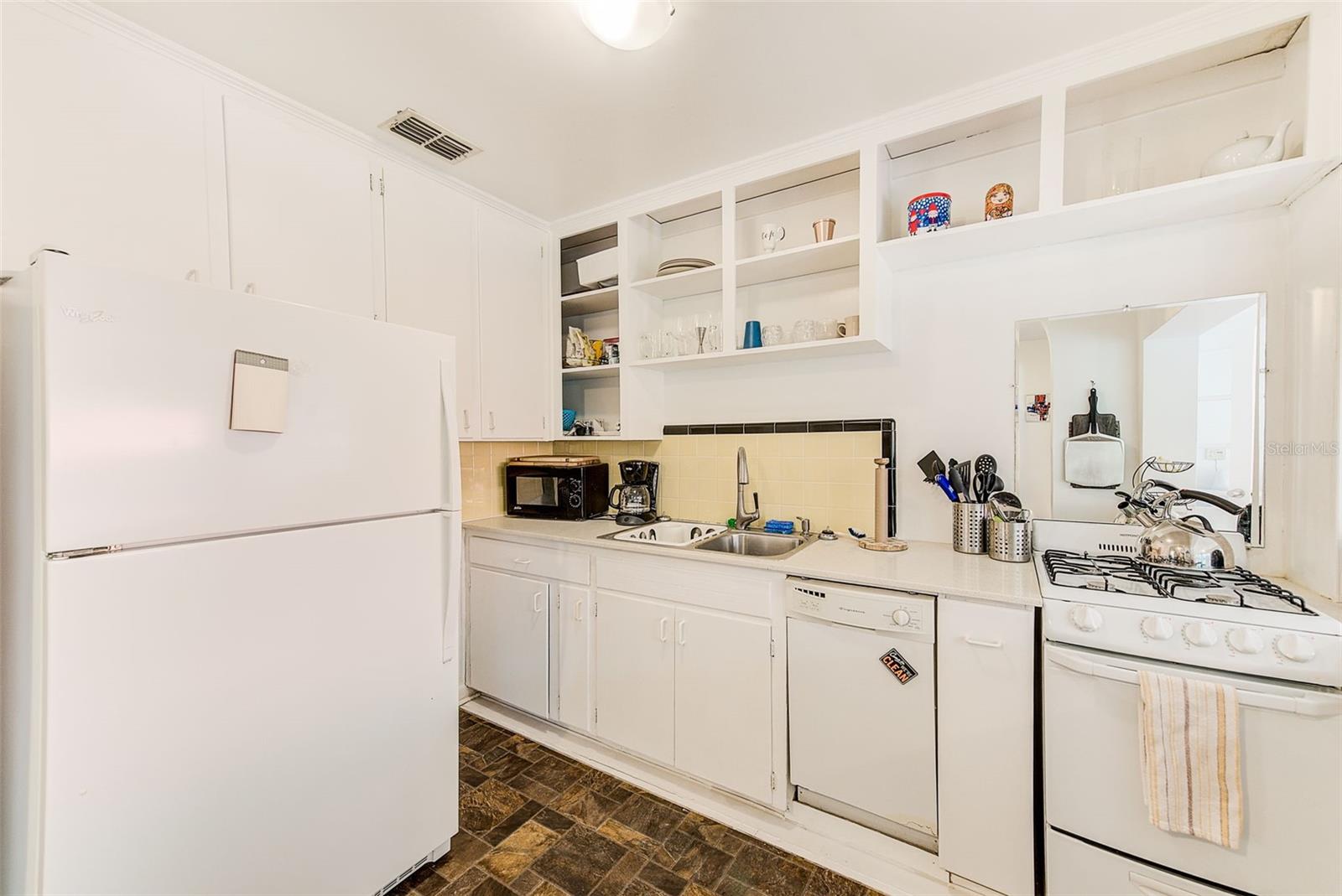 Image 30 of 50 For 240-242 Mateo Way Ne