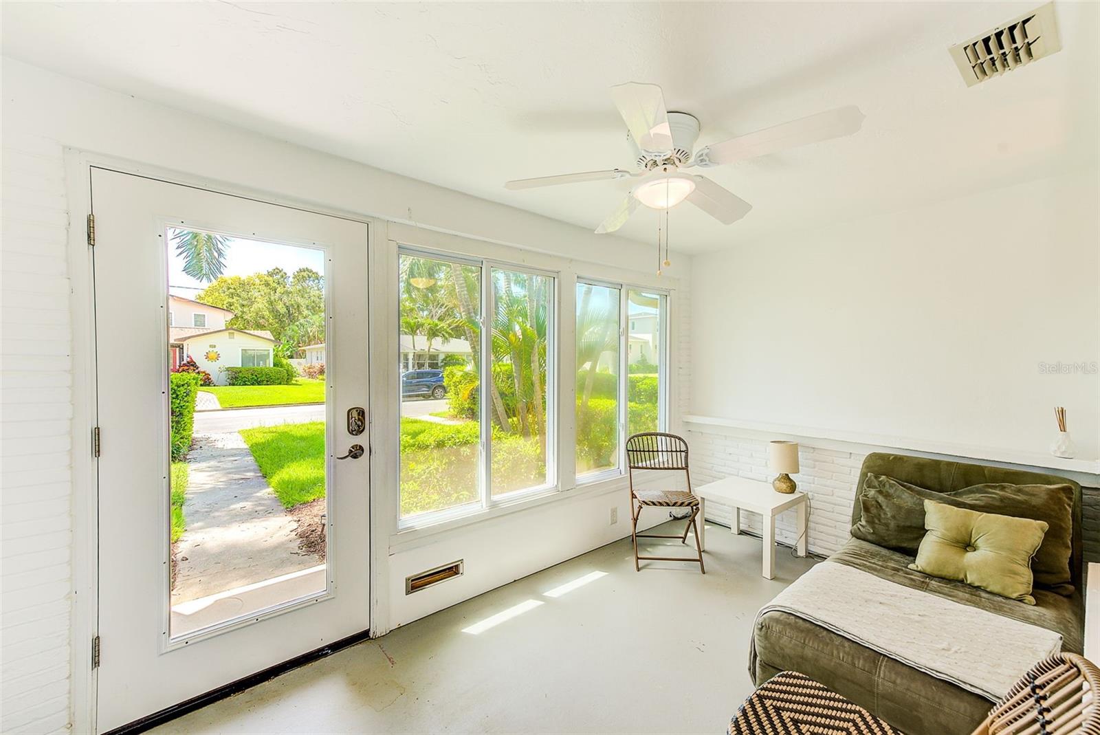 Image 42 of 50 For 240-242 Mateo Way Ne