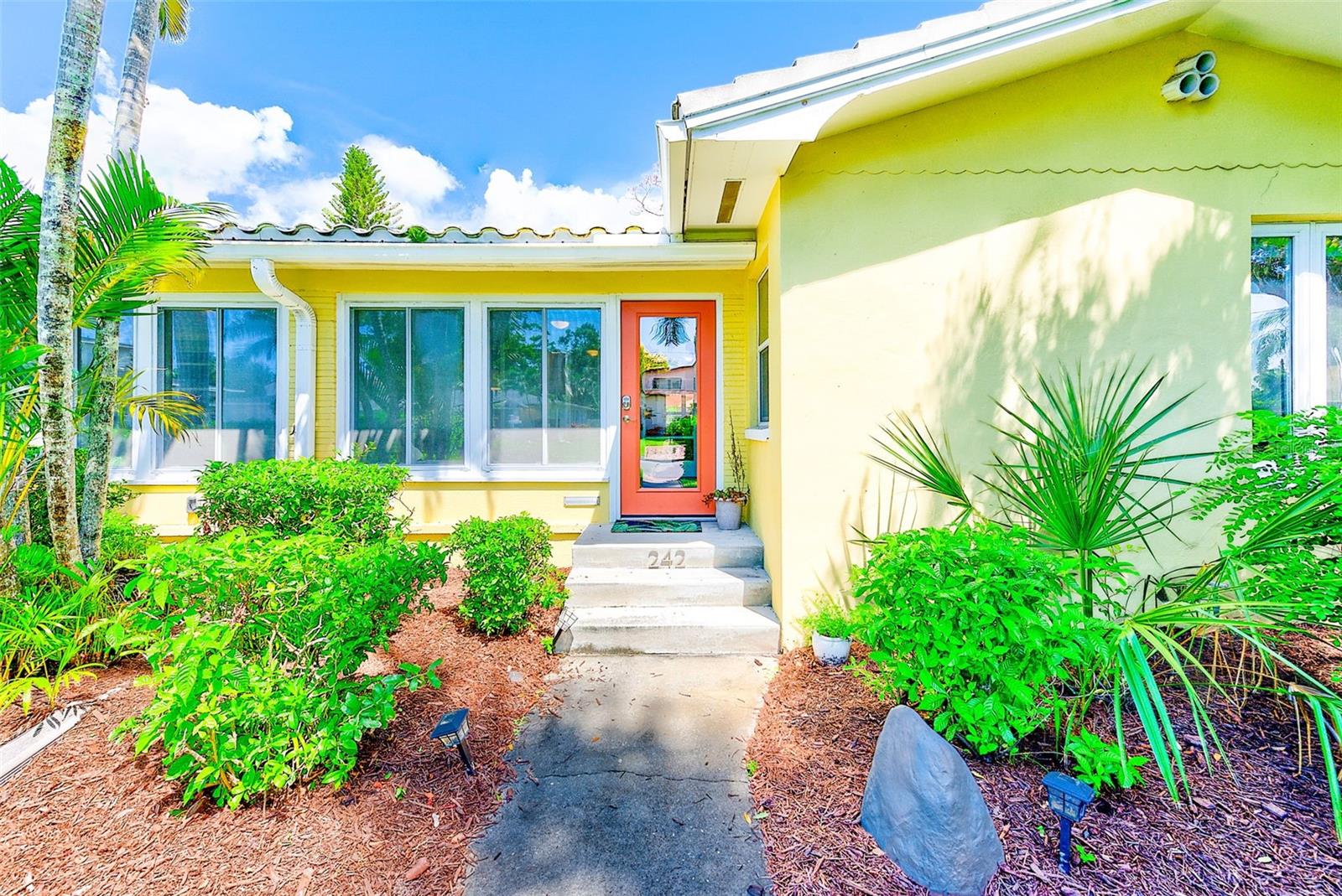 Image 43 of 50 For 240-242 Mateo Way Ne