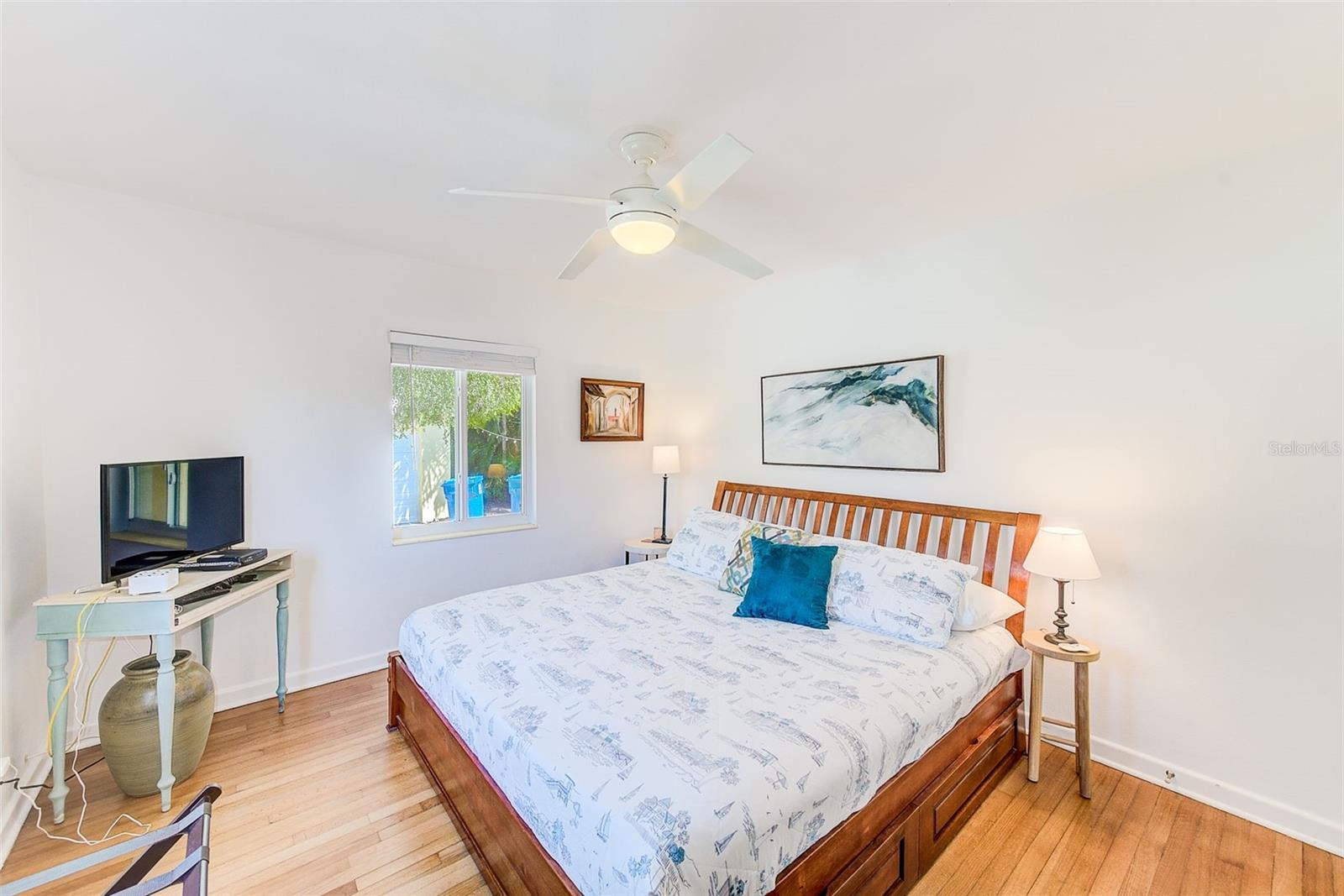 Image 19 of 50 For 240-242 Mateo Way Ne