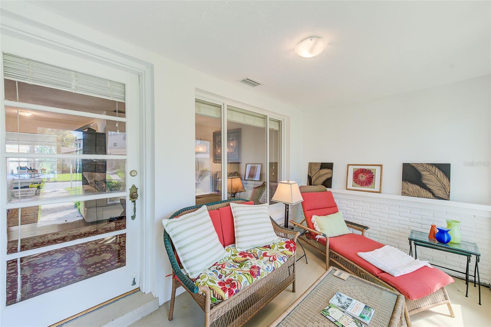 Image 21 of 50 For 240-242 Mateo Way Ne