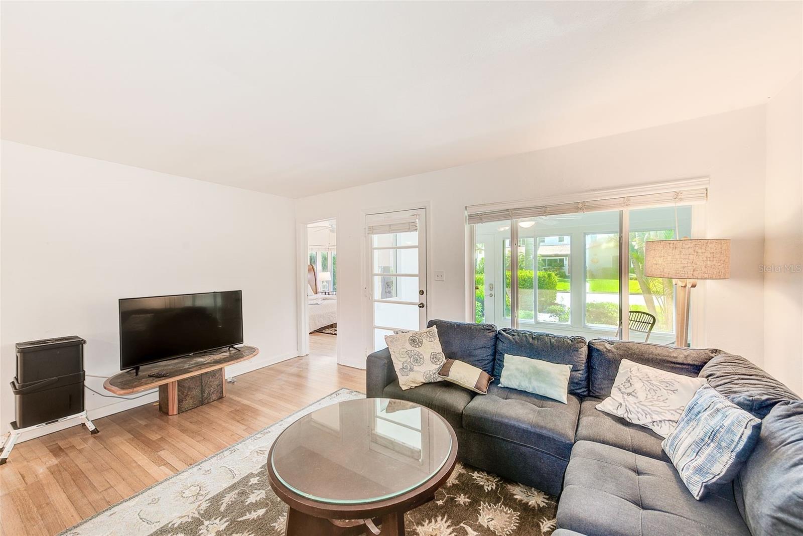 Image 25 of 50 For 240-242 Mateo Way Ne