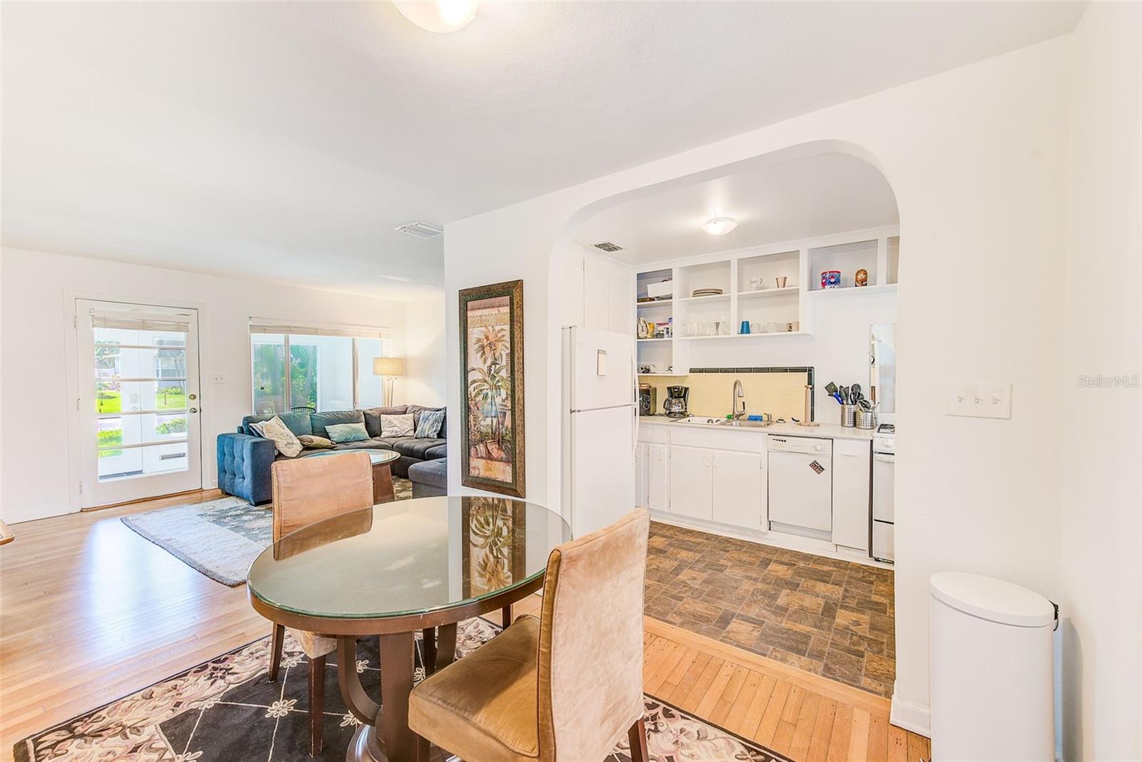 Image 27 of 50 For 240-242 Mateo Way Ne