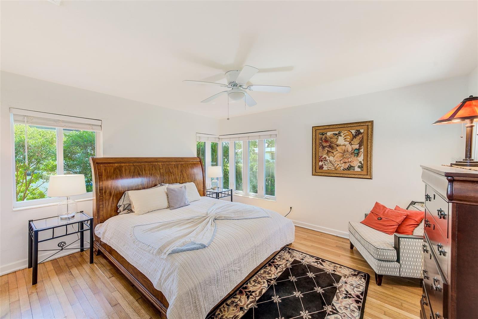 Image 36 of 50 For 240-242 Mateo Way Ne