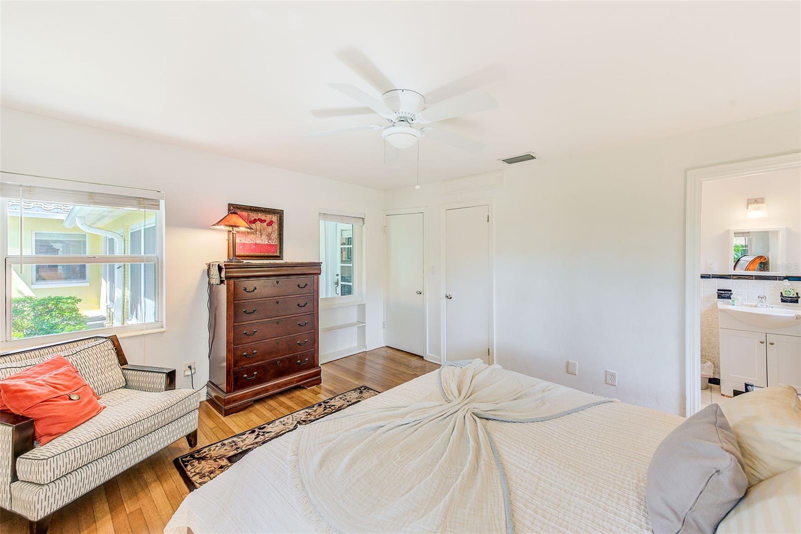 Image 37 of 50 For 240-242 Mateo Way Ne