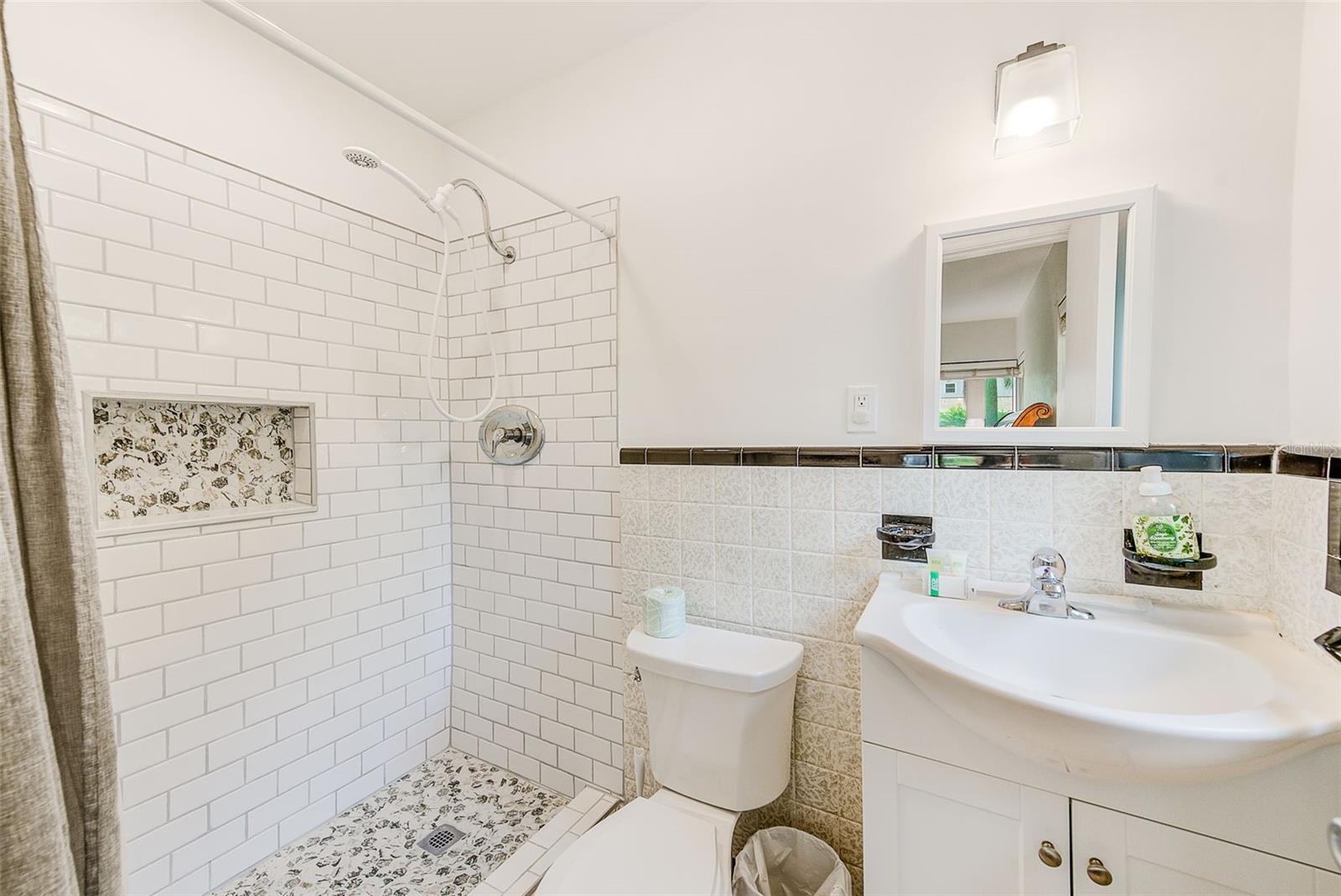 Image 38 of 50 For 240-242 Mateo Way Ne