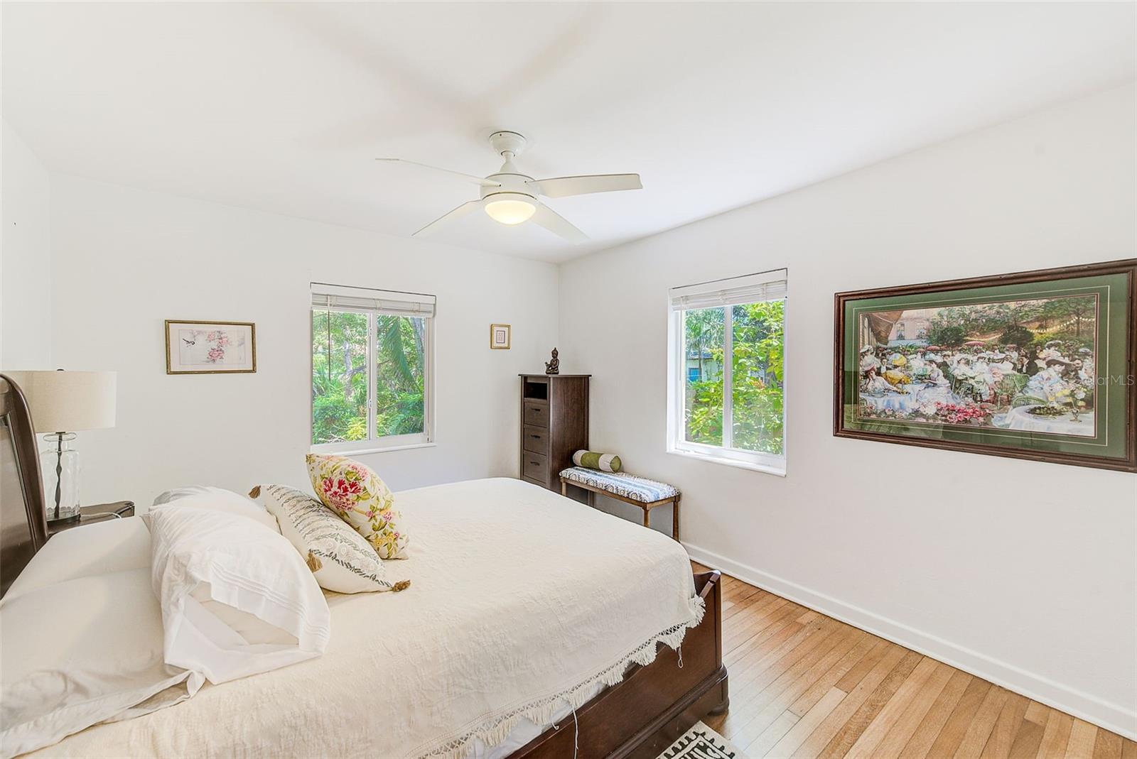 Image 40 of 50 For 240-242 Mateo Way Ne