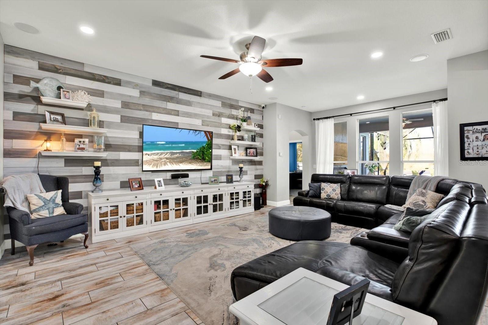 Listing photo id 10 for 7023 Derwent Glen Circle