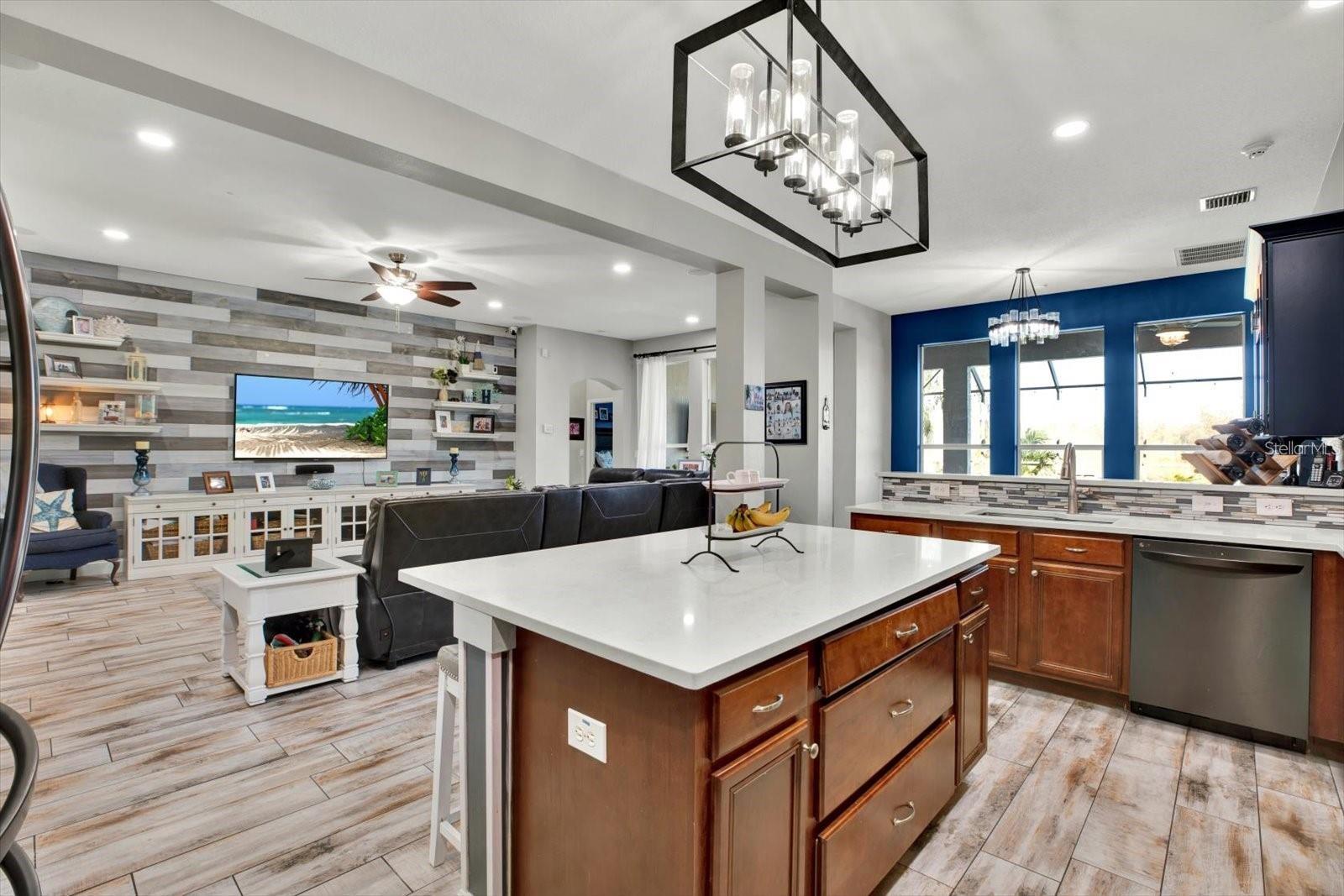 Listing photo id 11 for 7023 Derwent Glen Circle