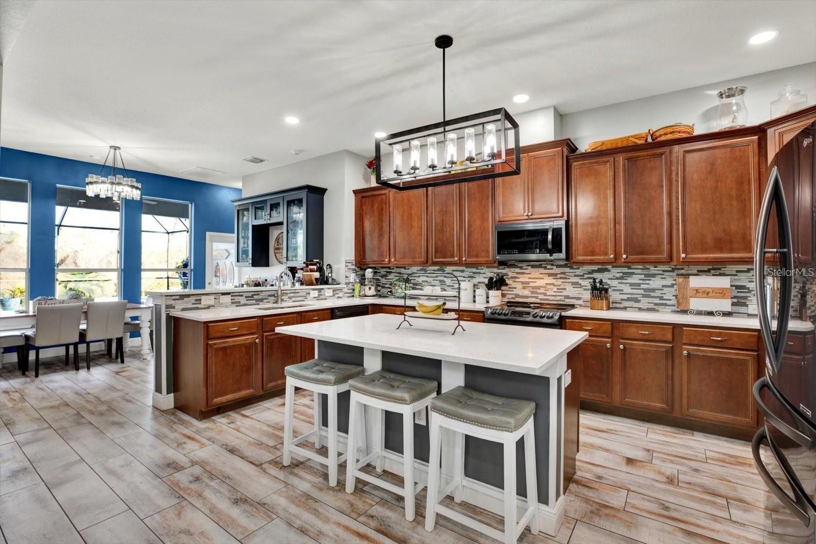 Listing photo id 12 for 7023 Derwent Glen Circle