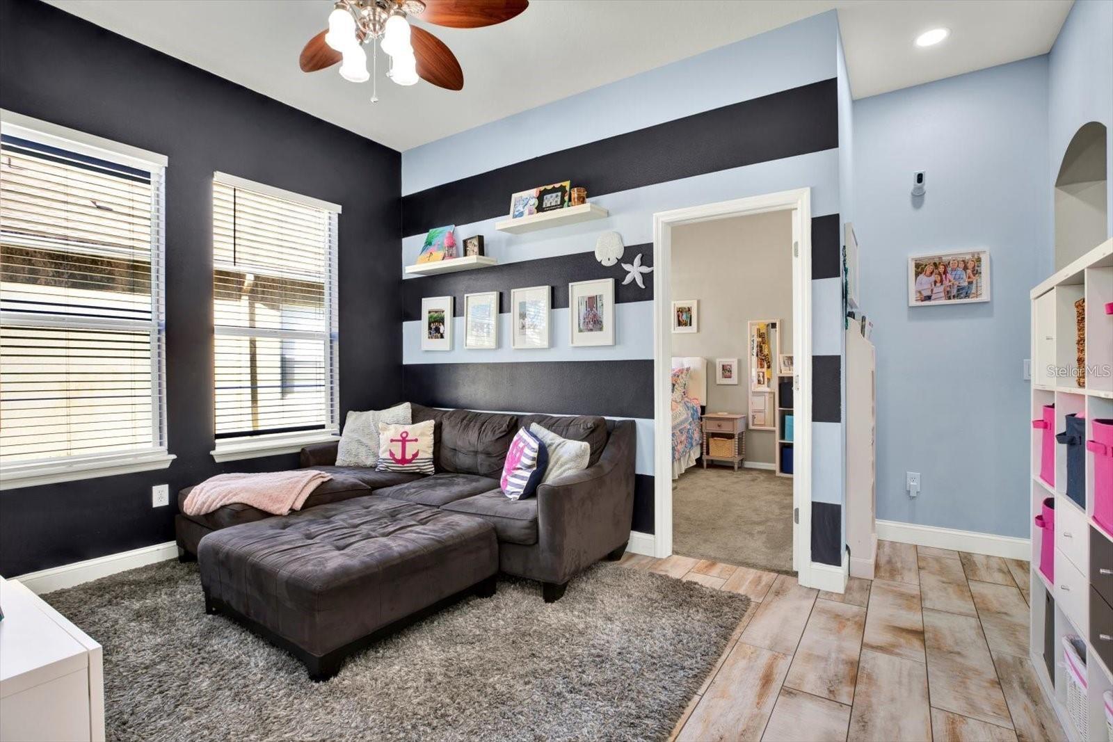 Listing photo id 18 for 7023 Derwent Glen Circle