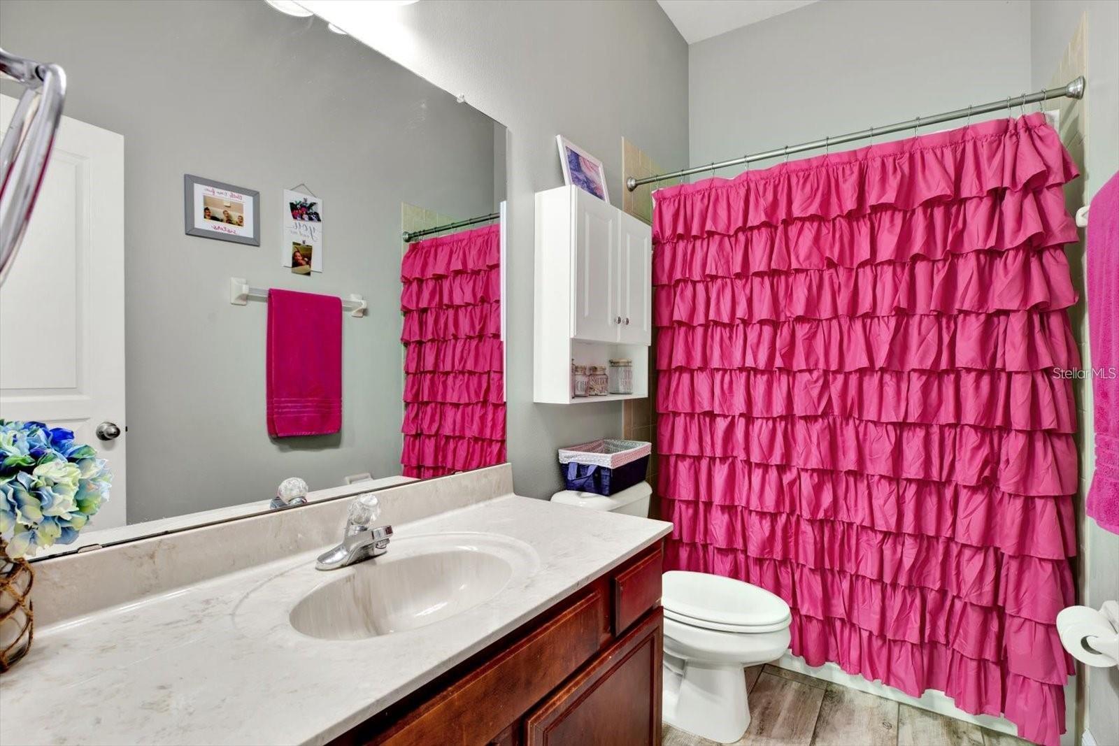 Listing photo id 25 for 7023 Derwent Glen Circle