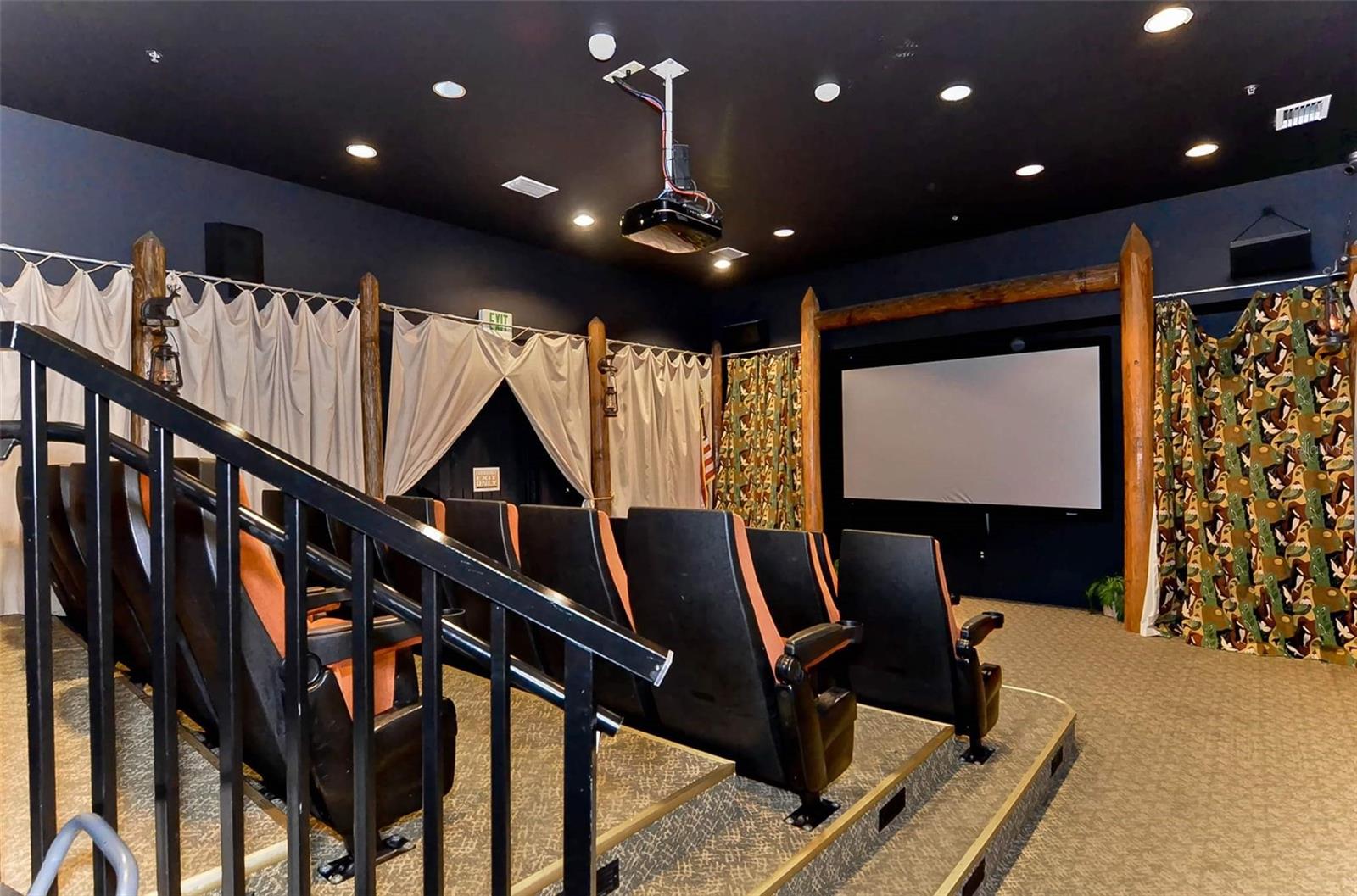 Listing photo id 32 for 7023 Derwent Glen Circle