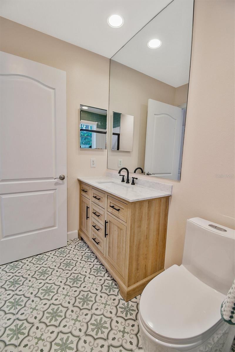 Image 19 of 27 For 525 Mandalay Avenue 11