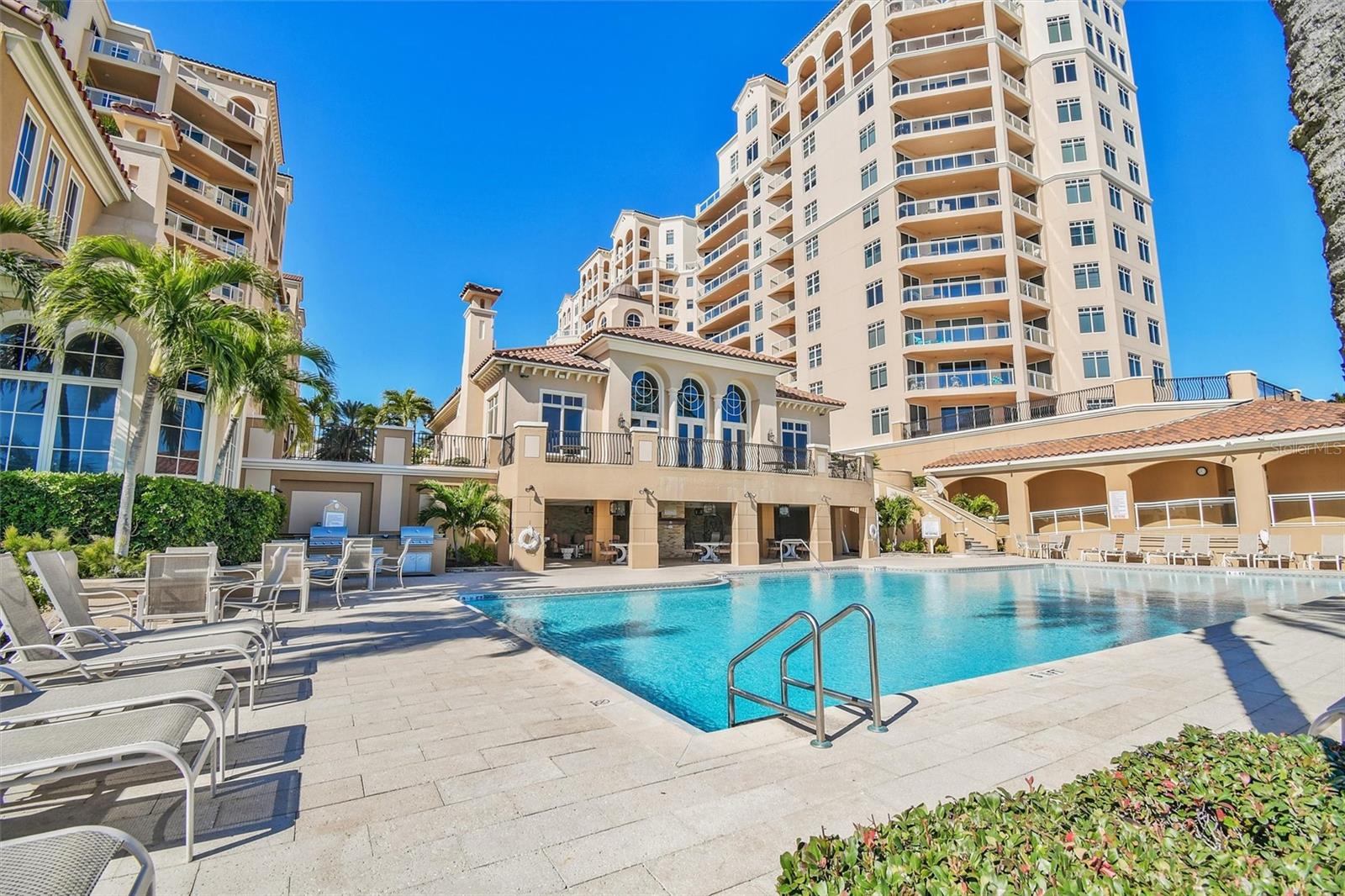 Image 23 of 27 For 525 Mandalay Avenue 11