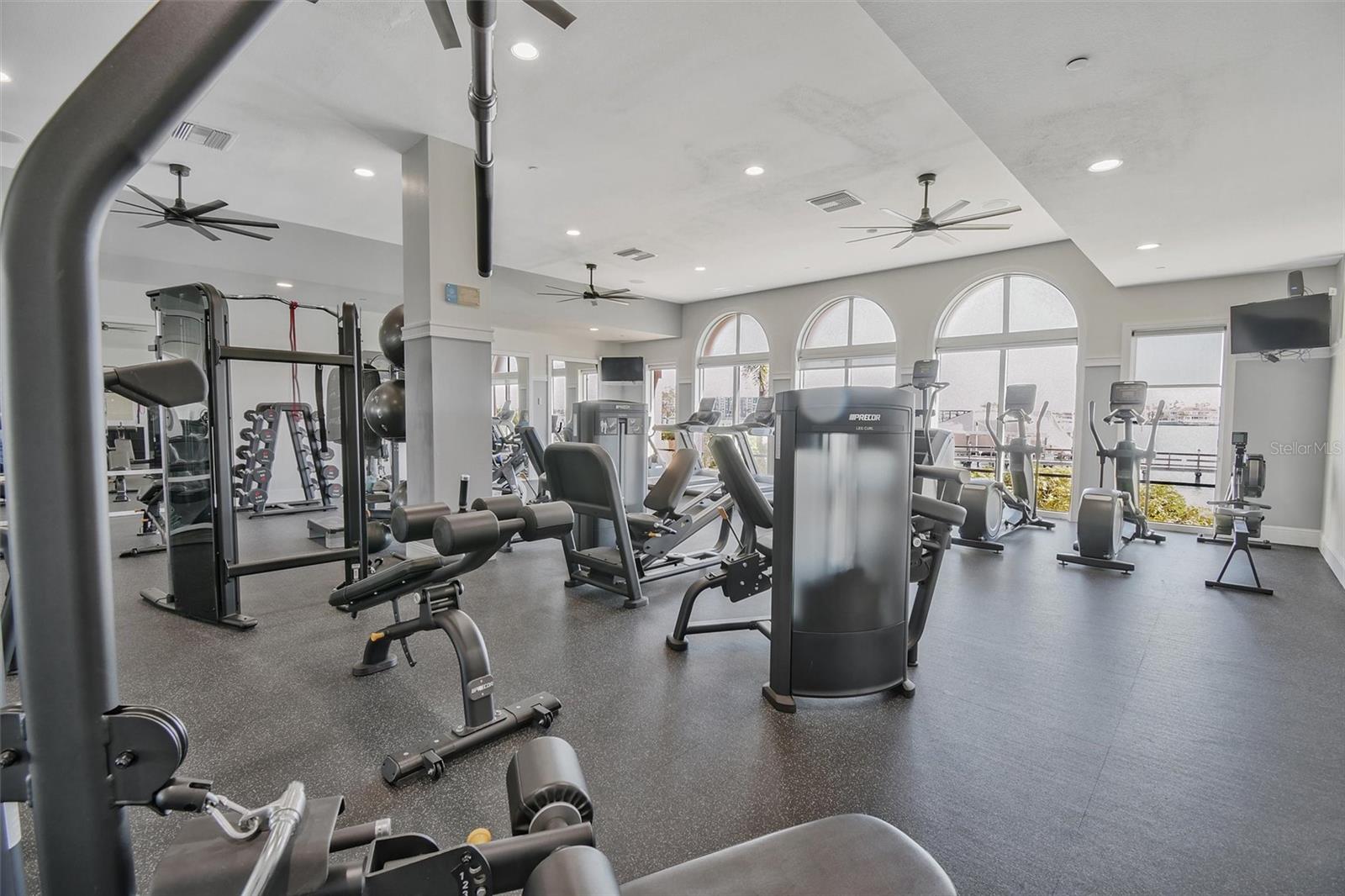 Image 26 of 27 For 525 Mandalay Avenue 11