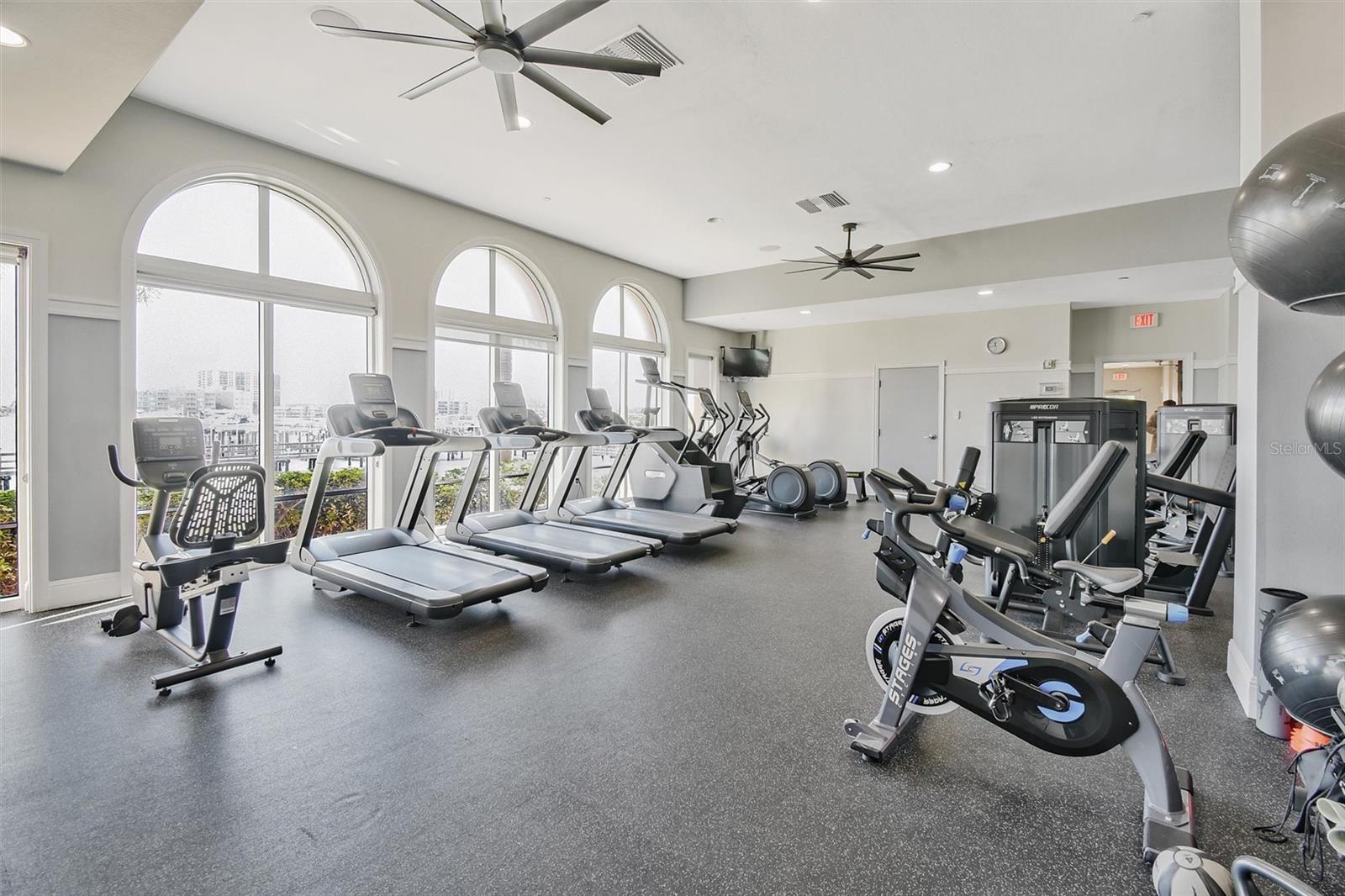 Image 27 of 27 For 525 Mandalay Avenue 11