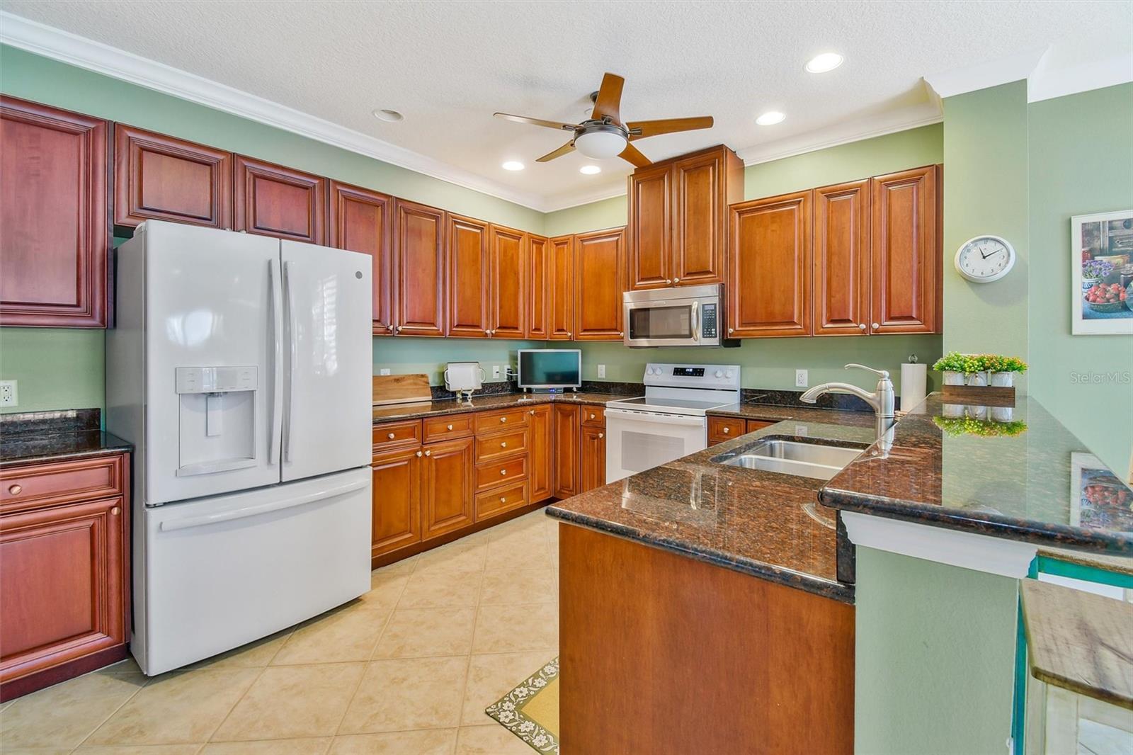 Image 8 of 27 For 525 Mandalay Avenue 11