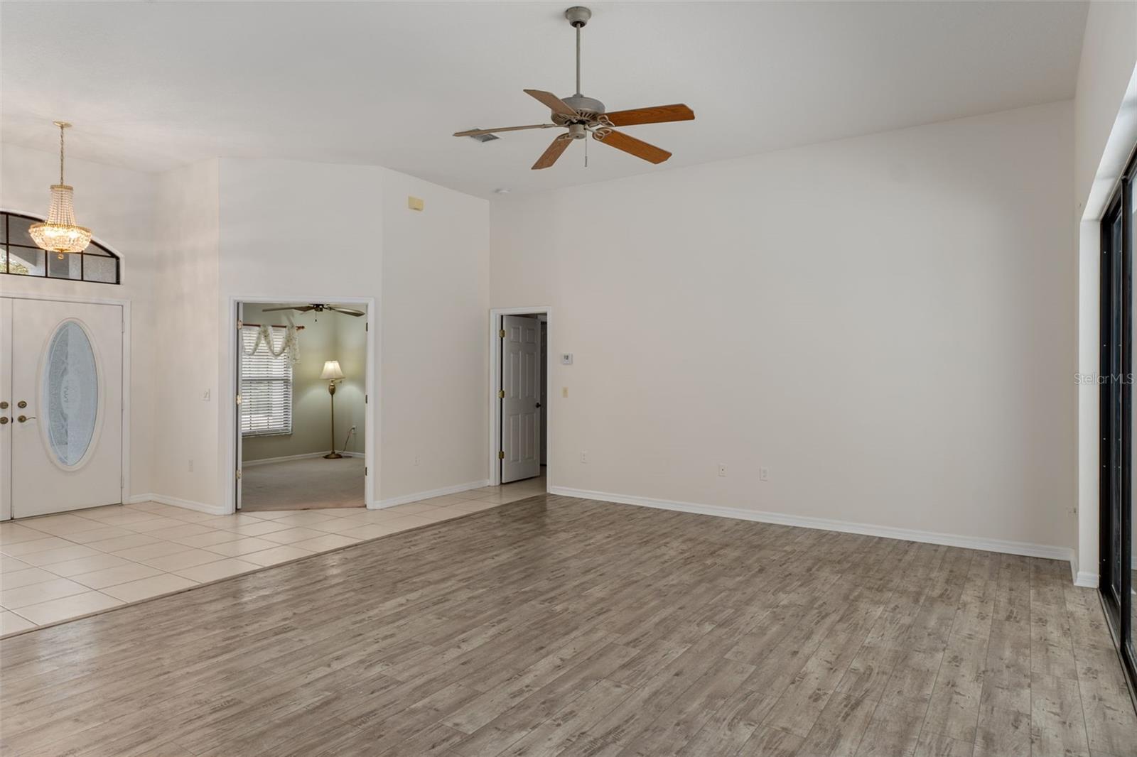 Image 11 of 49 For 19 Foxglove Court