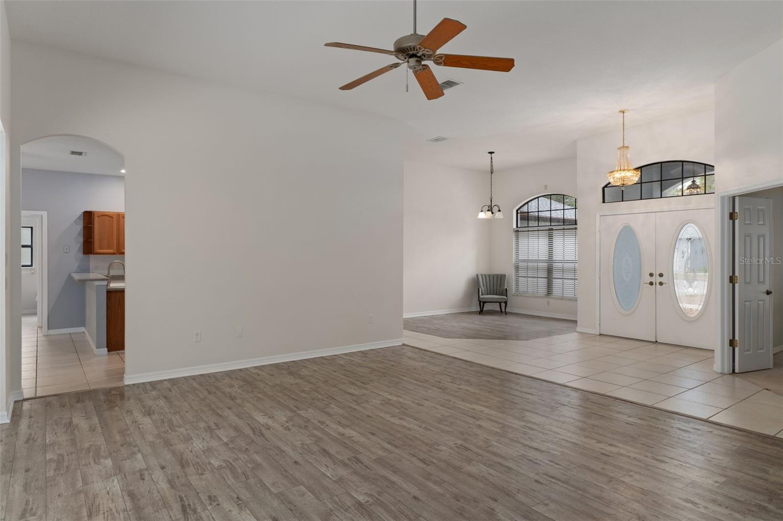 Image 12 of 49 For 19 Foxglove Court