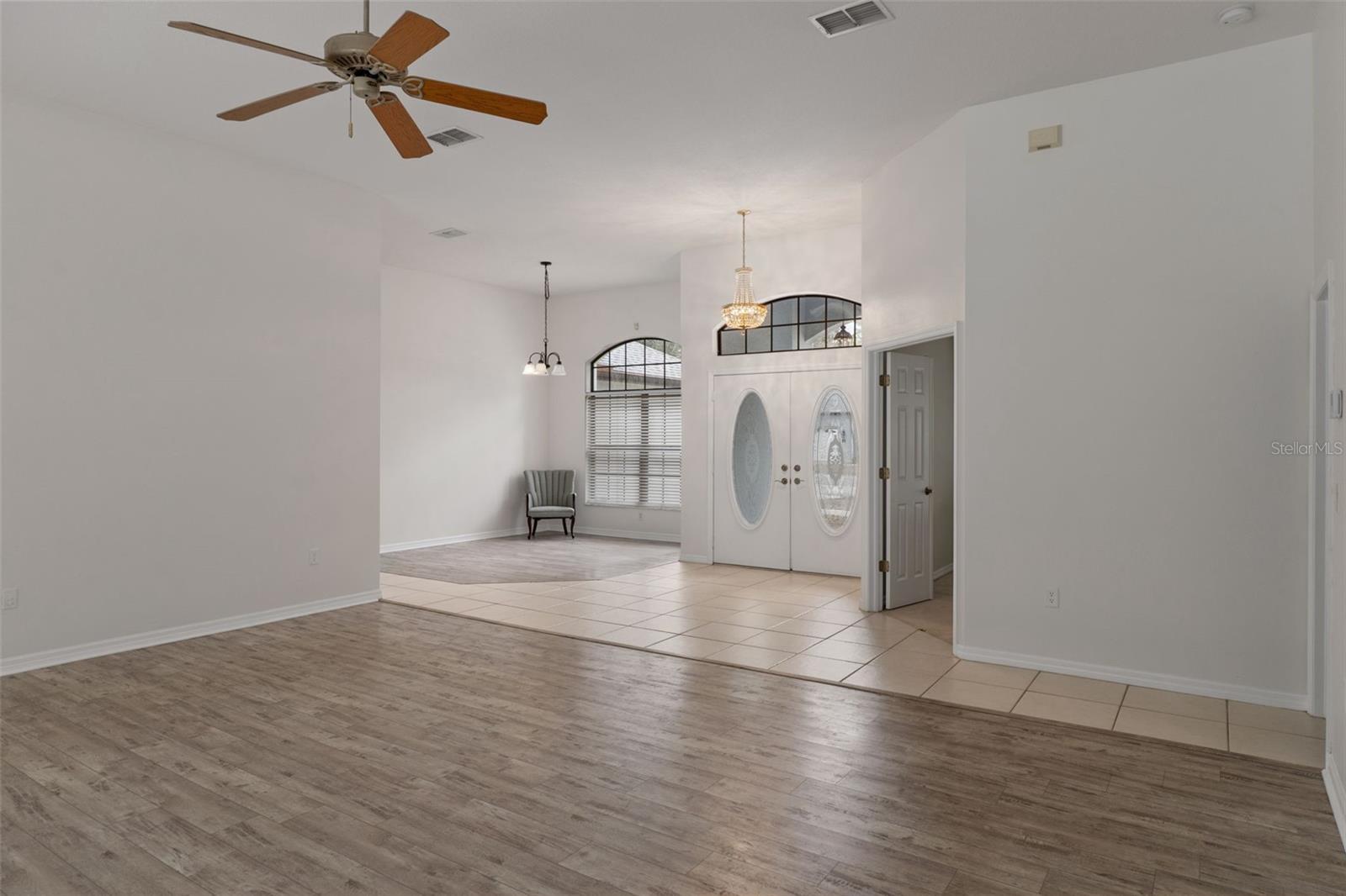 Image 13 of 49 For 19 Foxglove Court