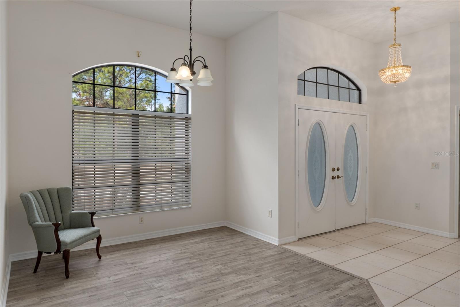 Image 15 of 49 For 19 Foxglove Court