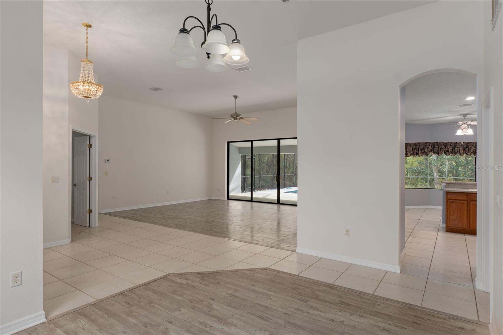 Image 16 of 49 For 19 Foxglove Court