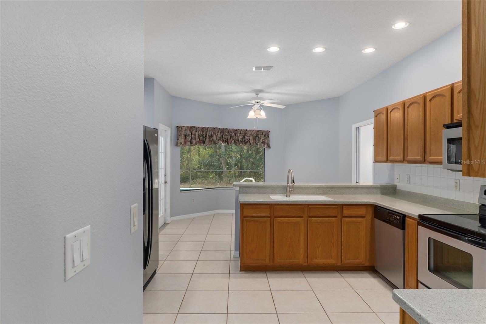 Image 17 of 49 For 19 Foxglove Court