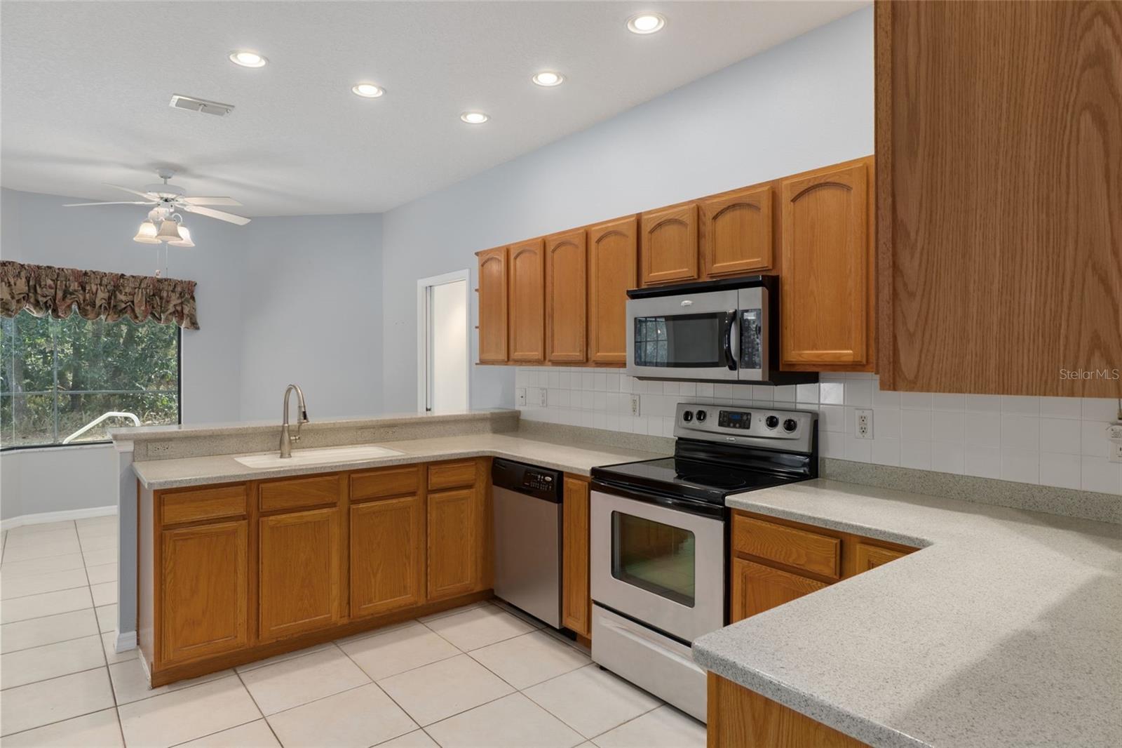 Image 18 of 49 For 19 Foxglove Court