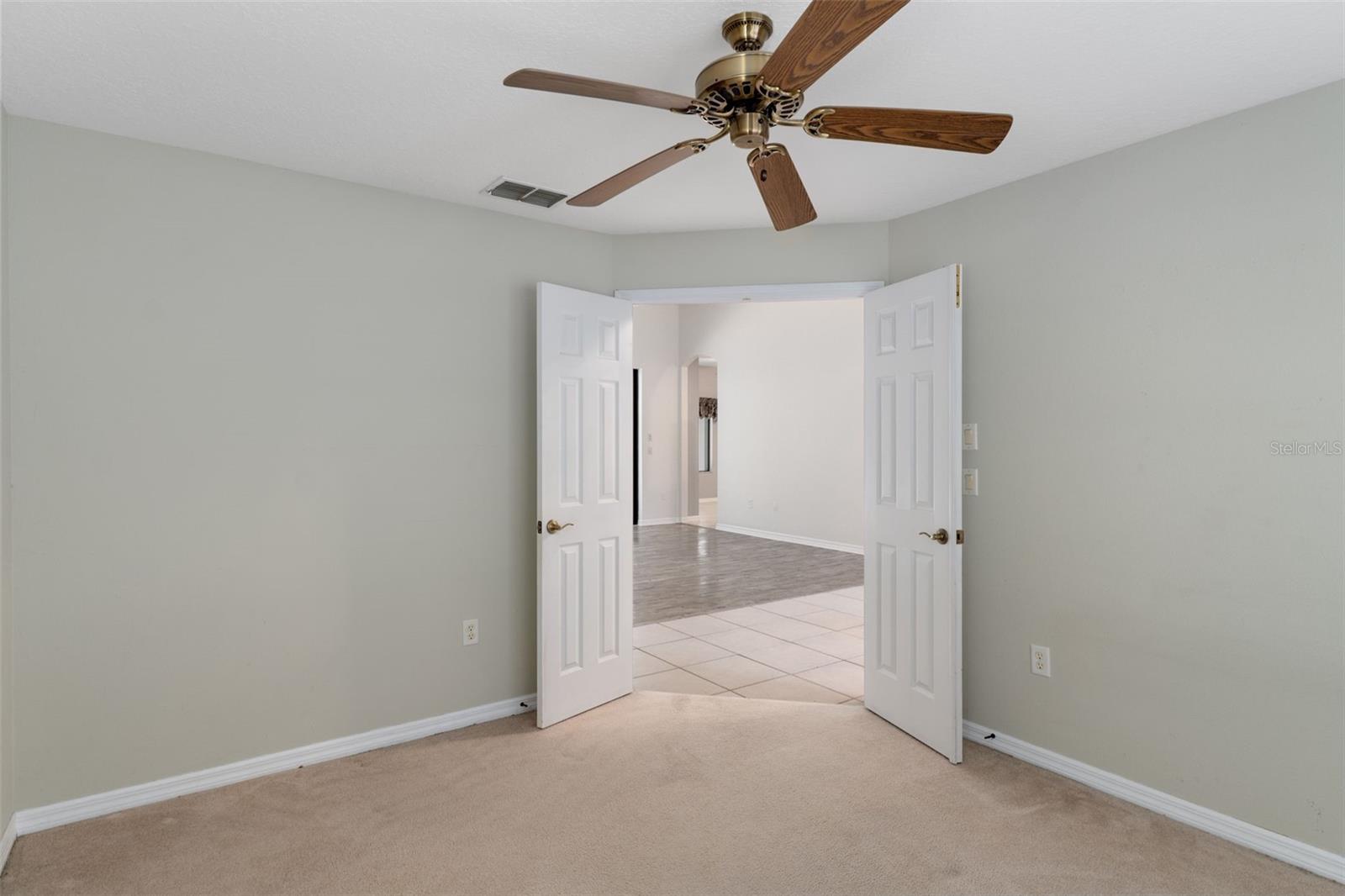 Image 25 of 49 For 19 Foxglove Court