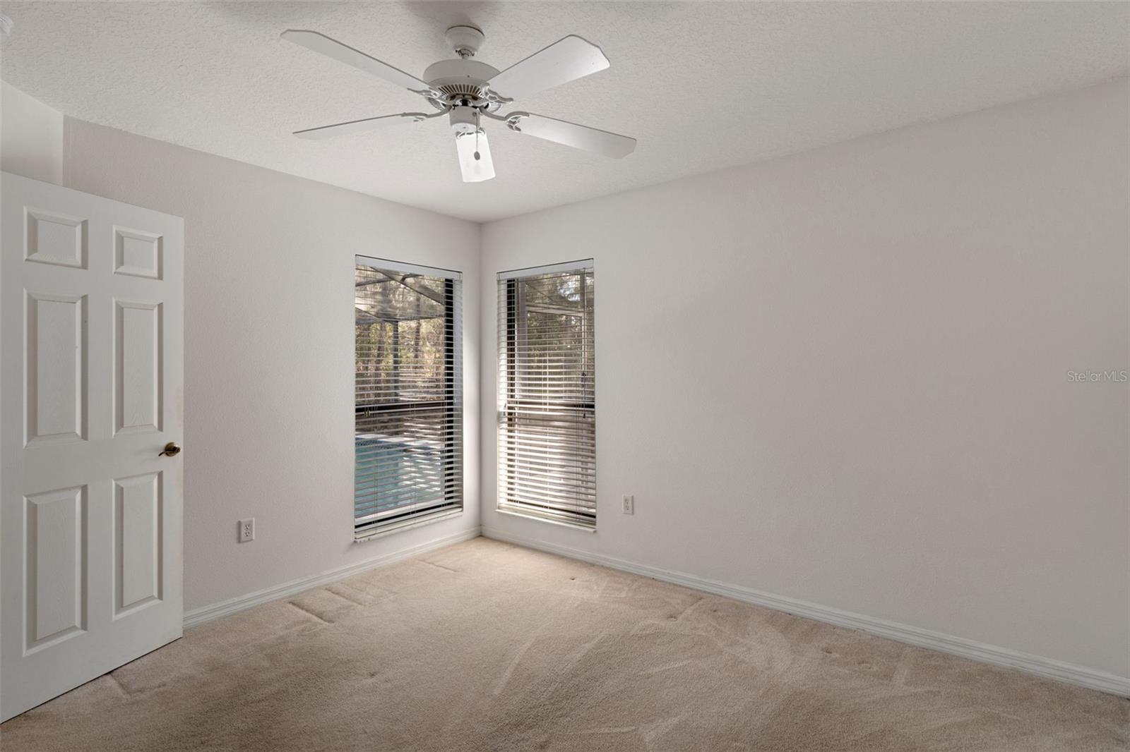 Image 32 of 49 For 19 Foxglove Court