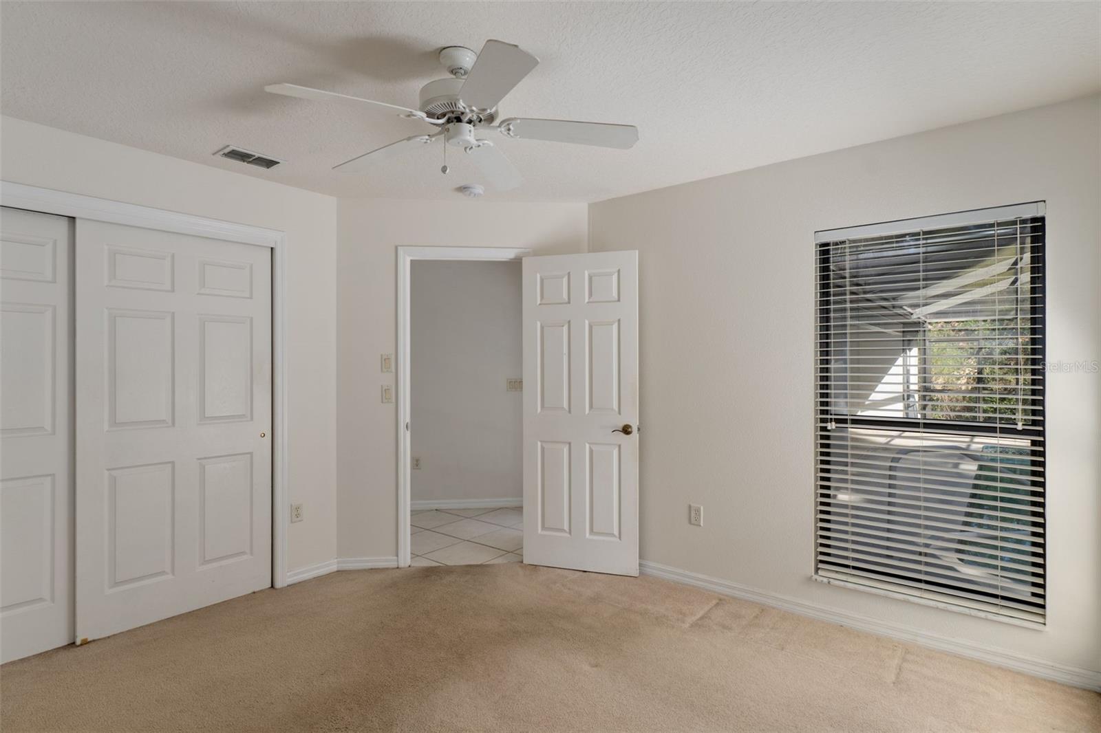 Image 33 of 49 For 19 Foxglove Court