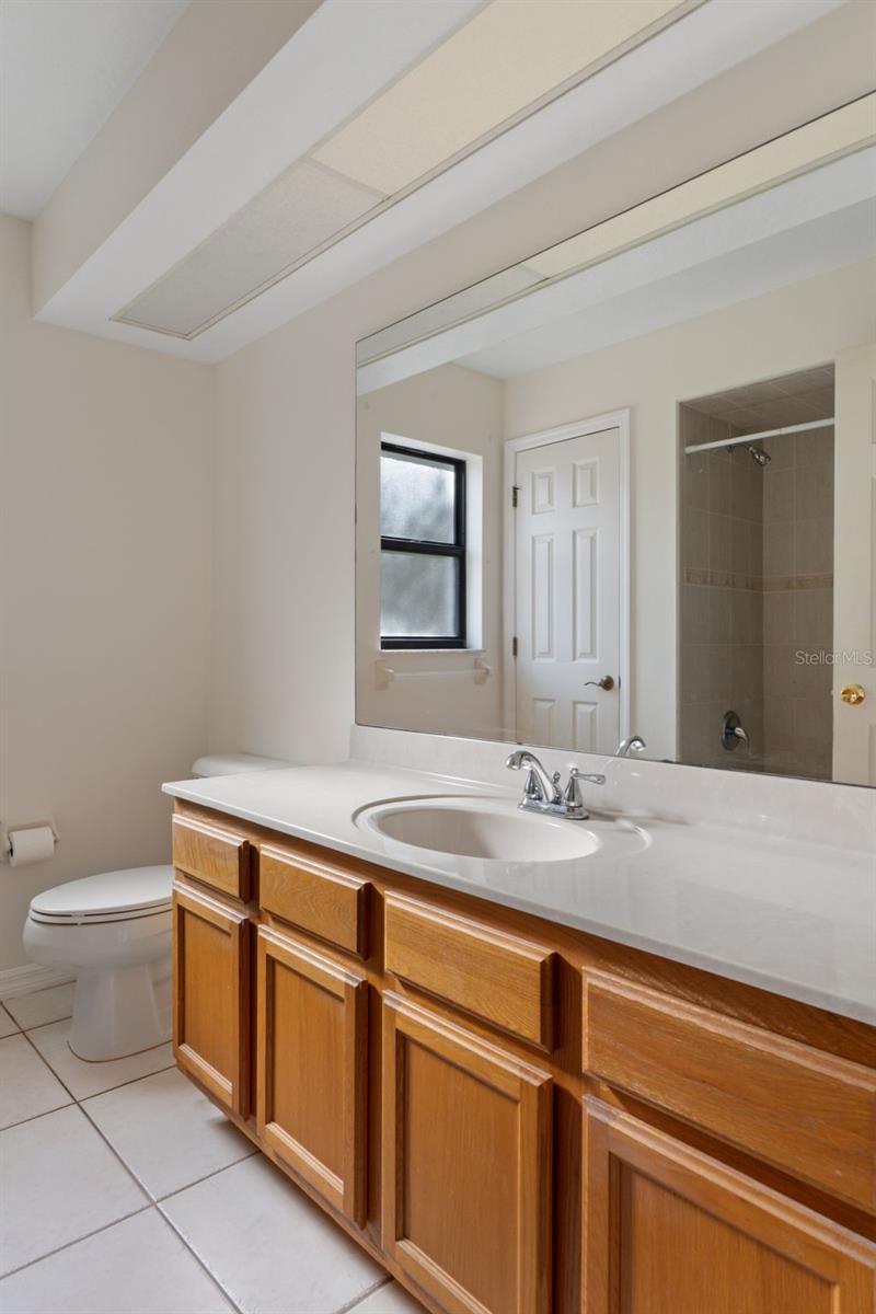 Image 35 of 49 For 19 Foxglove Court